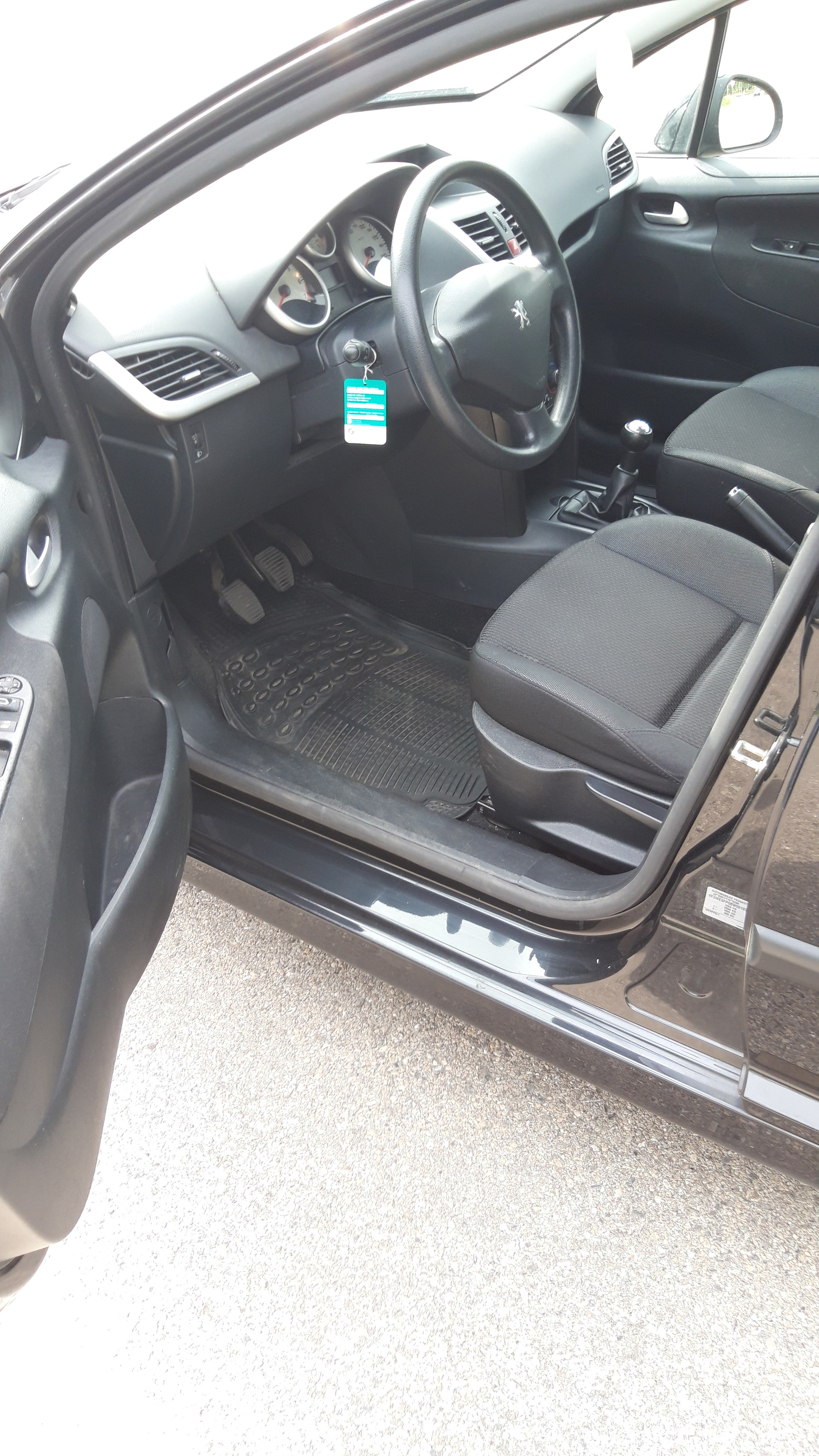 PEUGEOT 1.4 16V 95 Active-image-2