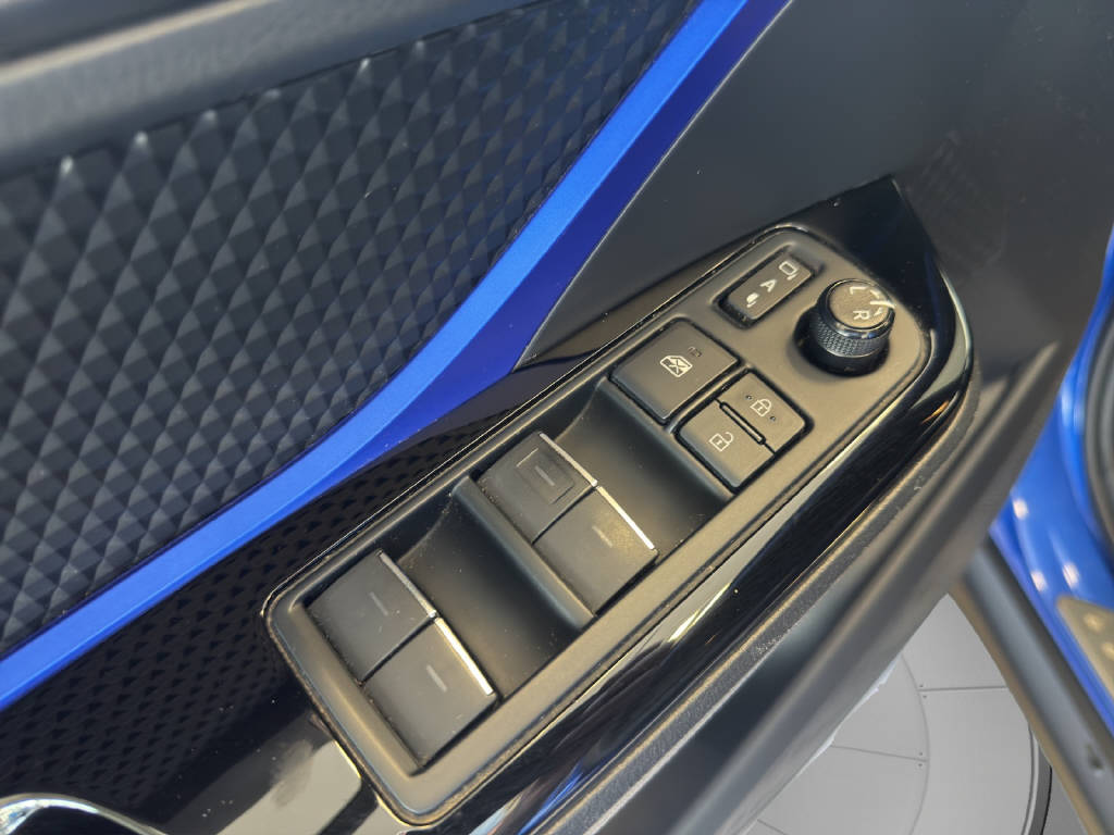 TOYOTA C-HR 2.0 VVTi HSD Style-image-4