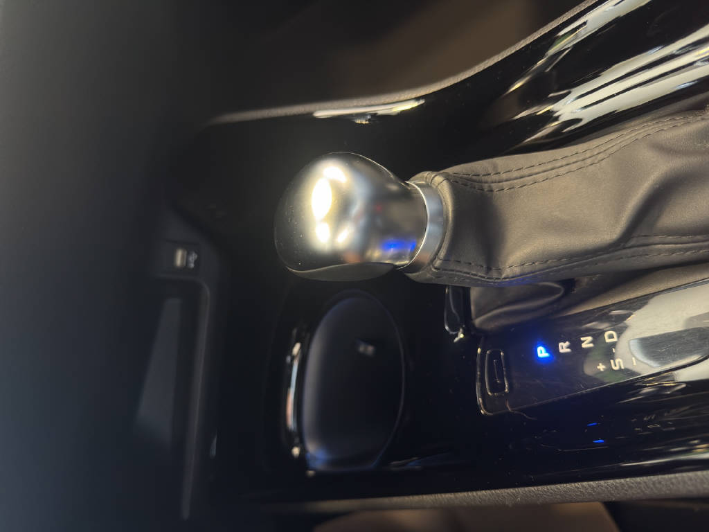 TOYOTA C-HR 2.0 VVTi HSD Style-image-12