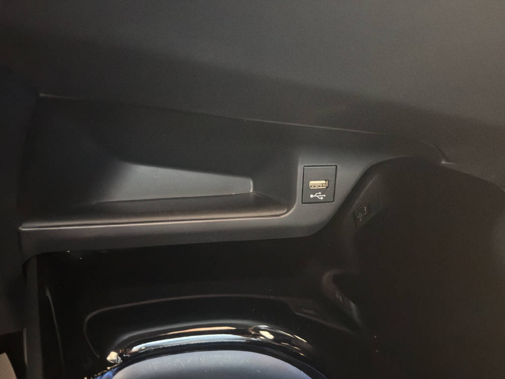 TOYOTA C-HR 2.0 VVTi HSD Style-image-11