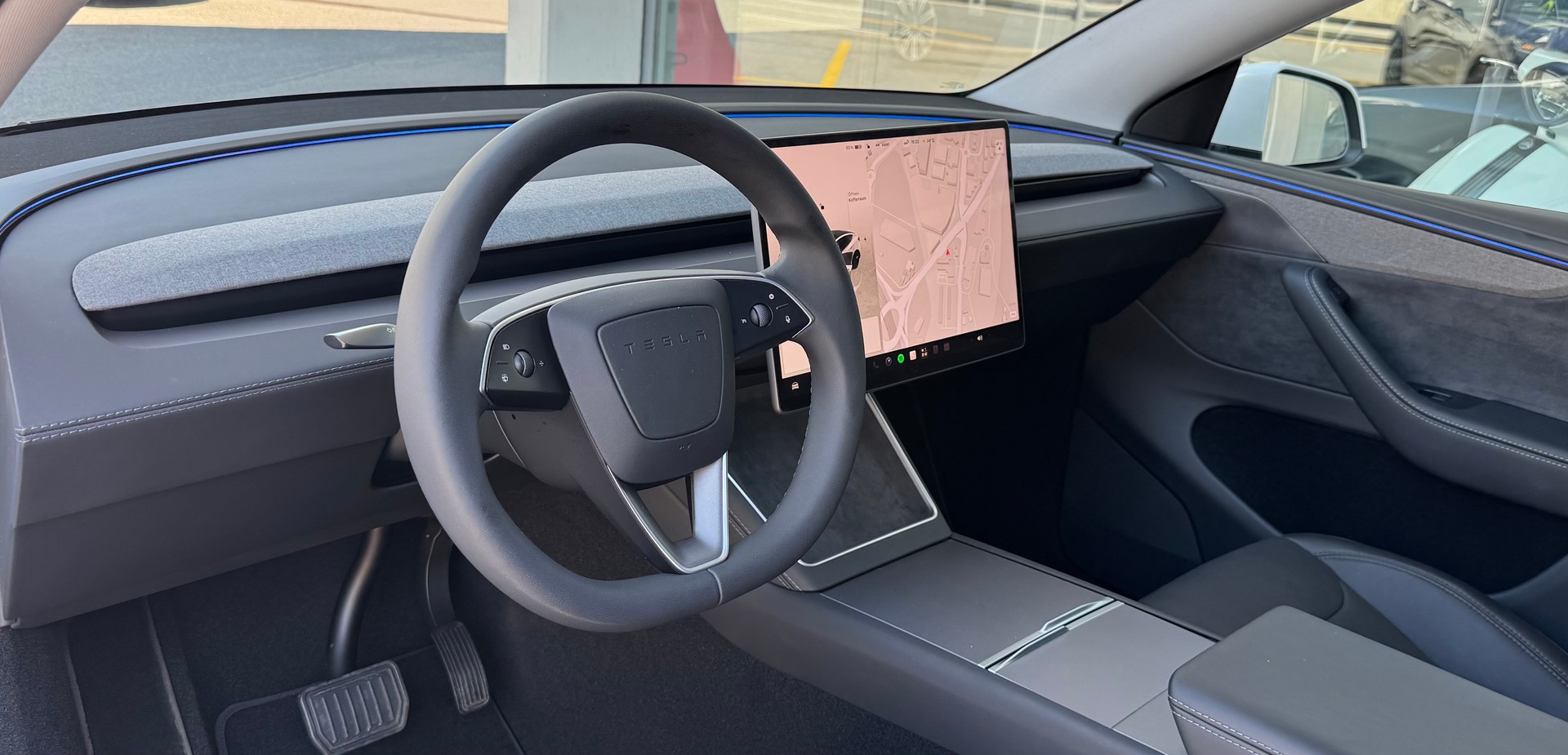 TESLA Model Y Long Range AWD-image-6