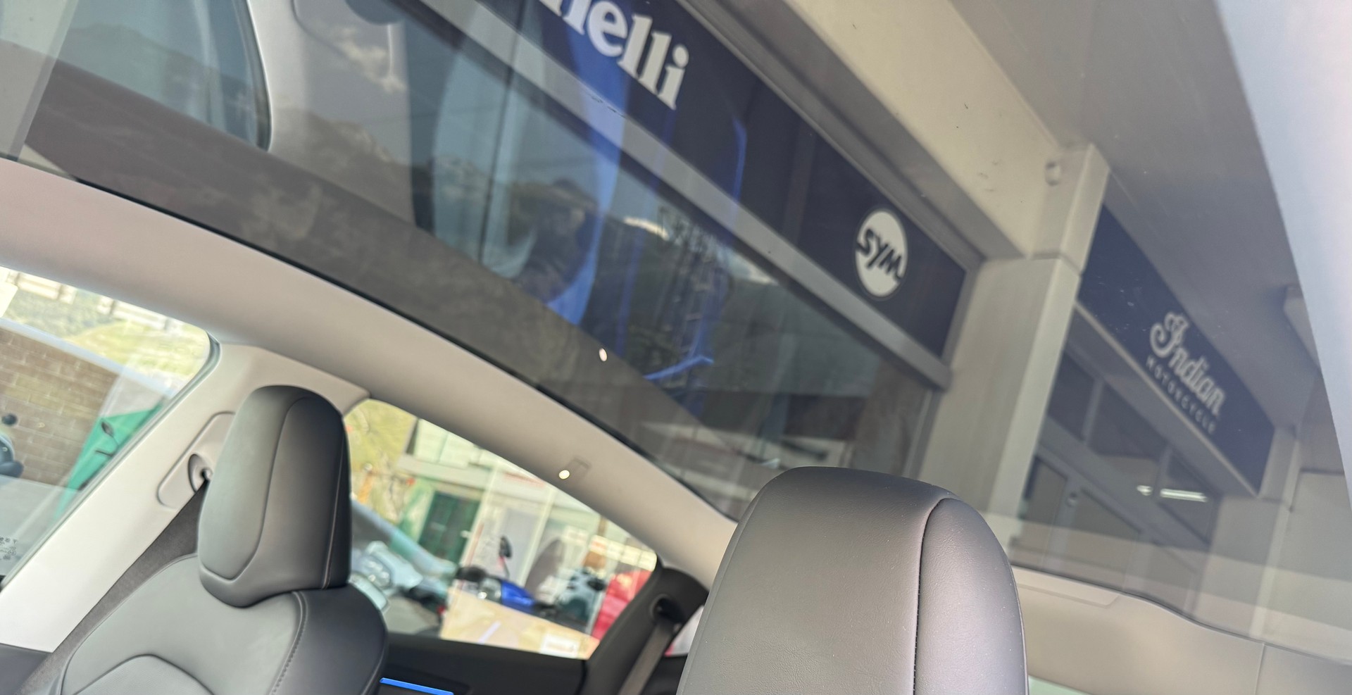 TESLA Model Y Long Range AWD-image-8