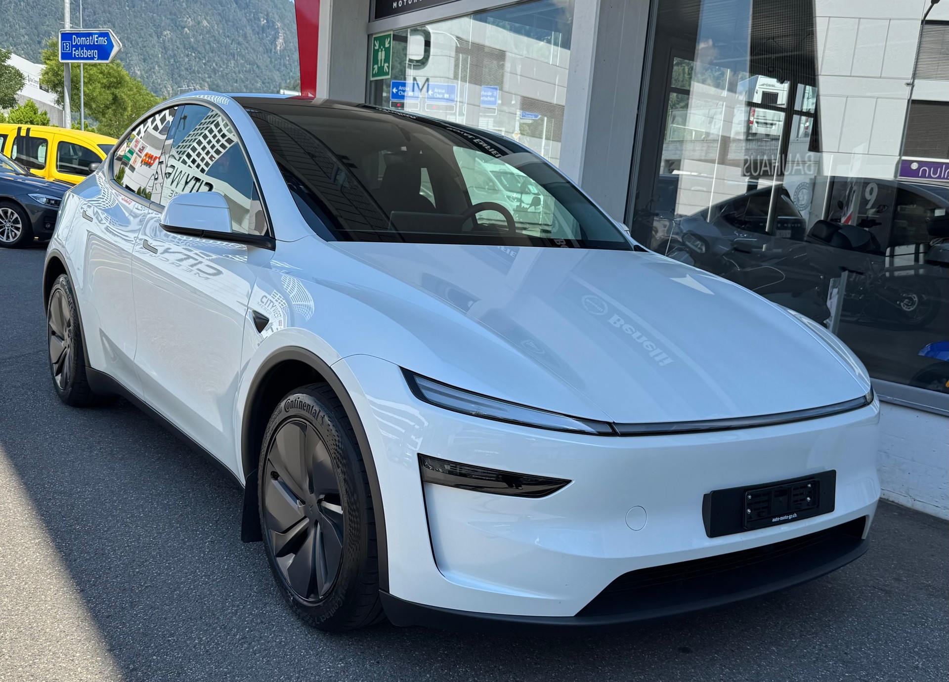 TESLA Model Y Long Range AWD-image-0
