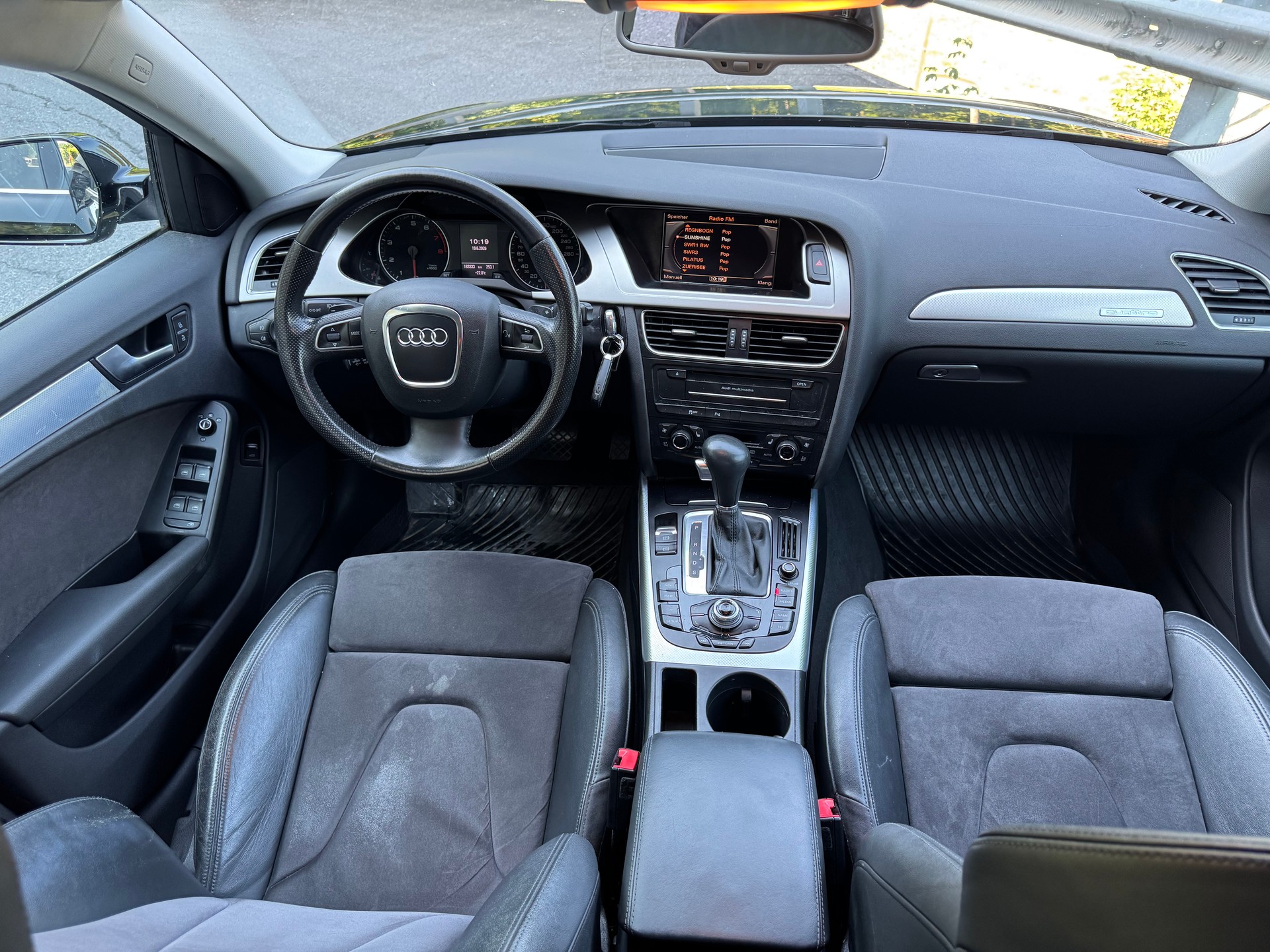 AUDI A4 Avant 2.0 TFSI quattro S-tronic-image-4