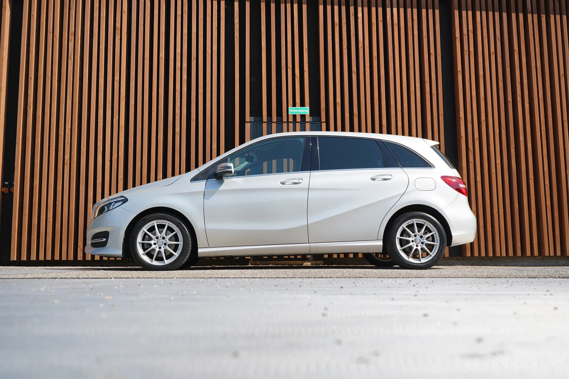 MERCEDES-BENZ B 220 CDI SWISS STAR EDITION 4MATIC 7G-DCT l 177 PS-image-3