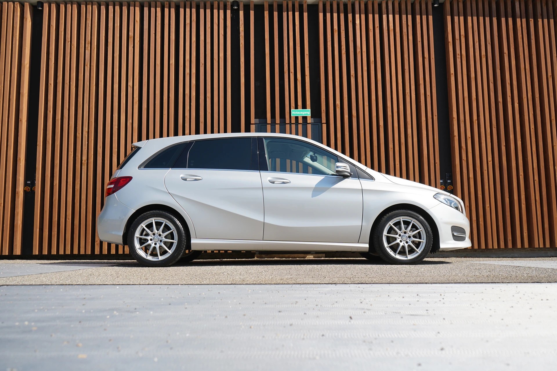MERCEDES-BENZ B 220 CDI SWISS STAR EDITION 4MATIC 7G-DCT l 177 PS-image-0