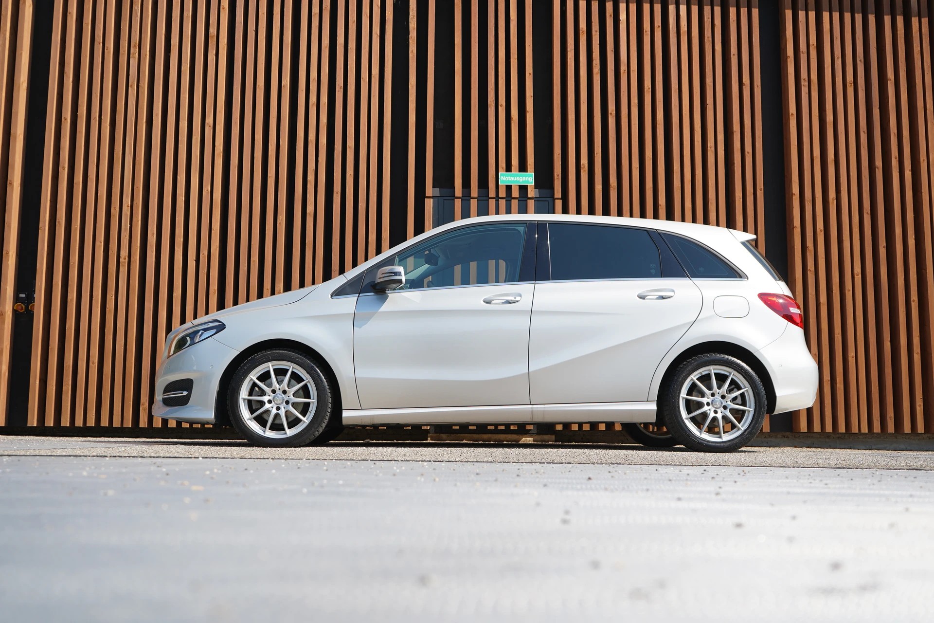 MERCEDES-BENZ B 220 CDI SWISS STAR EDITION 4MATIC 7G-DCT l 177 PS-image-1