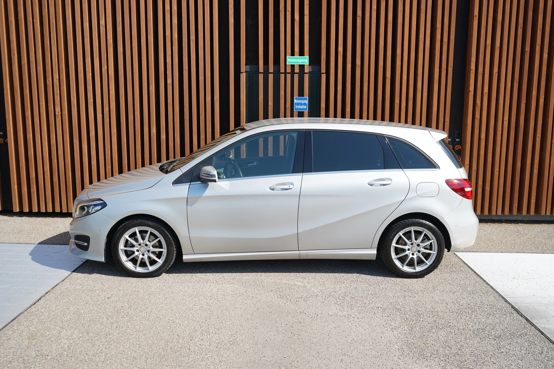MERCEDES-BENZ B 220 CDI SWISS STAR EDITION 4MATIC 7G-DCT l 177 PS-image-5