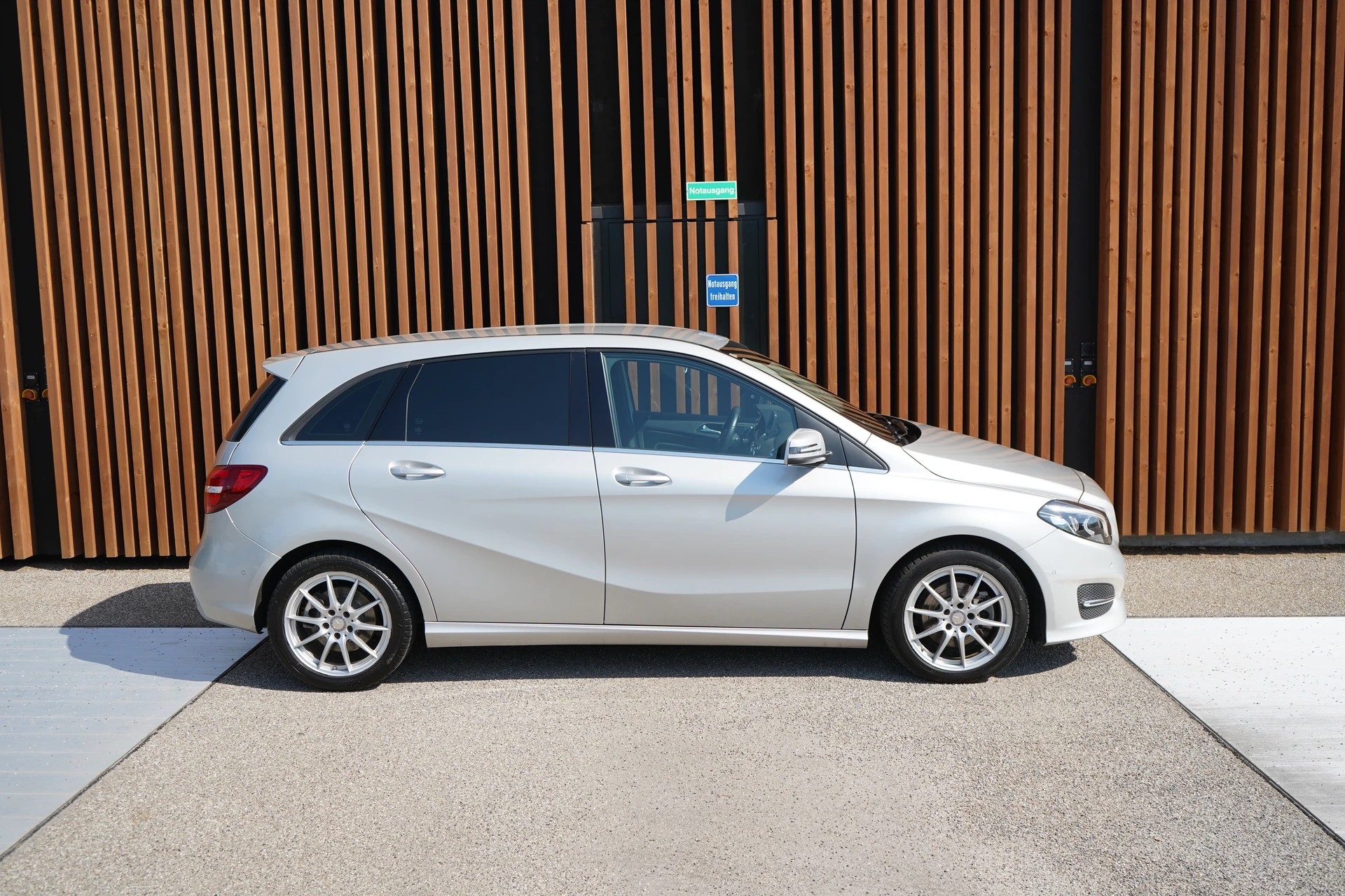 MERCEDES-BENZ B 220 CDI SWISS STAR EDITION 4MATIC 7G-DCT l 177 PS-image-4