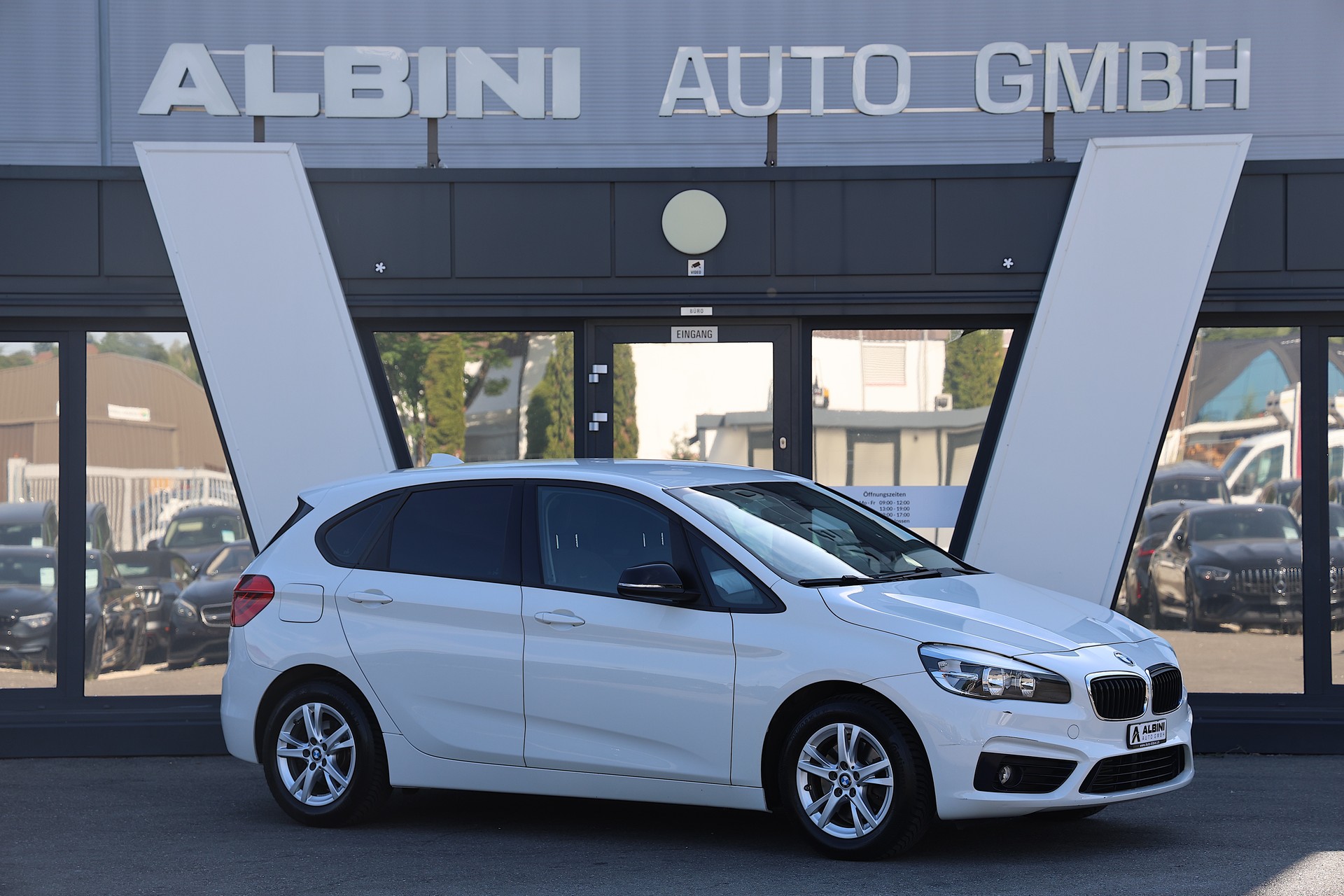 BMW 220d xDrive Active Tourer Sport Line Steptronic-image-1