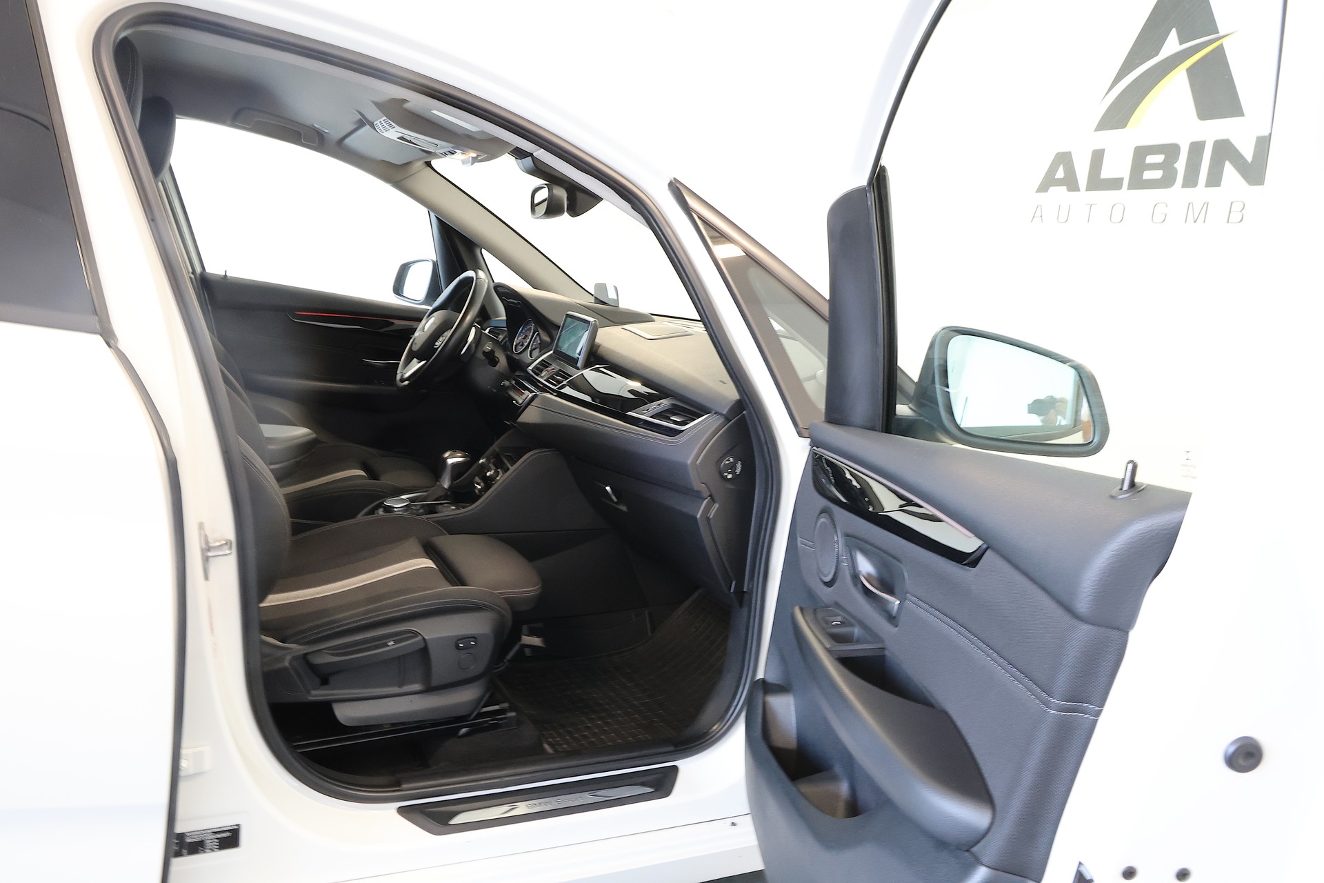 BMW 220d xDrive Active Tourer Sport Line Steptronic-image-11
