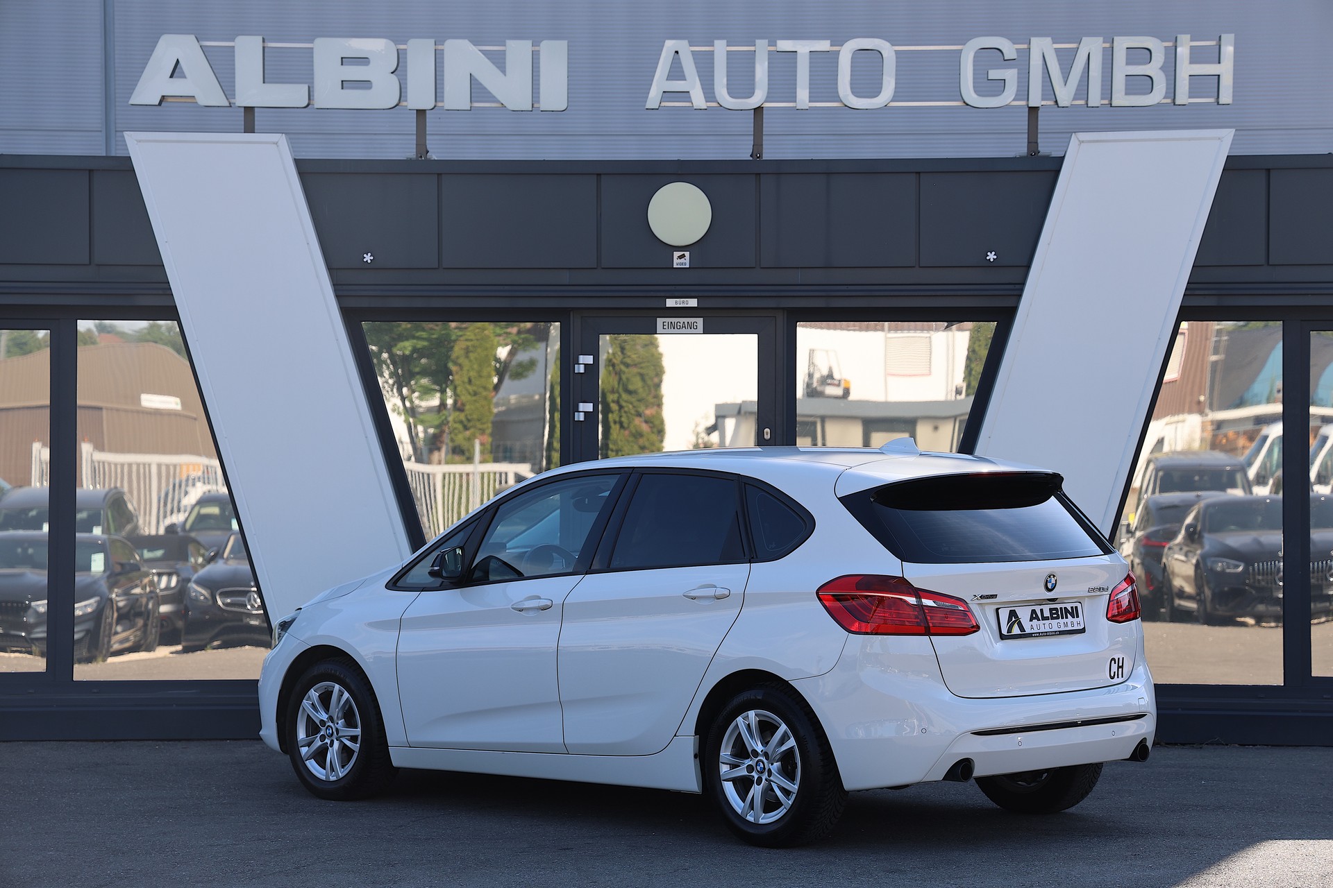 BMW 220d xDrive Active Tourer Sport Line Steptronic-image-3
