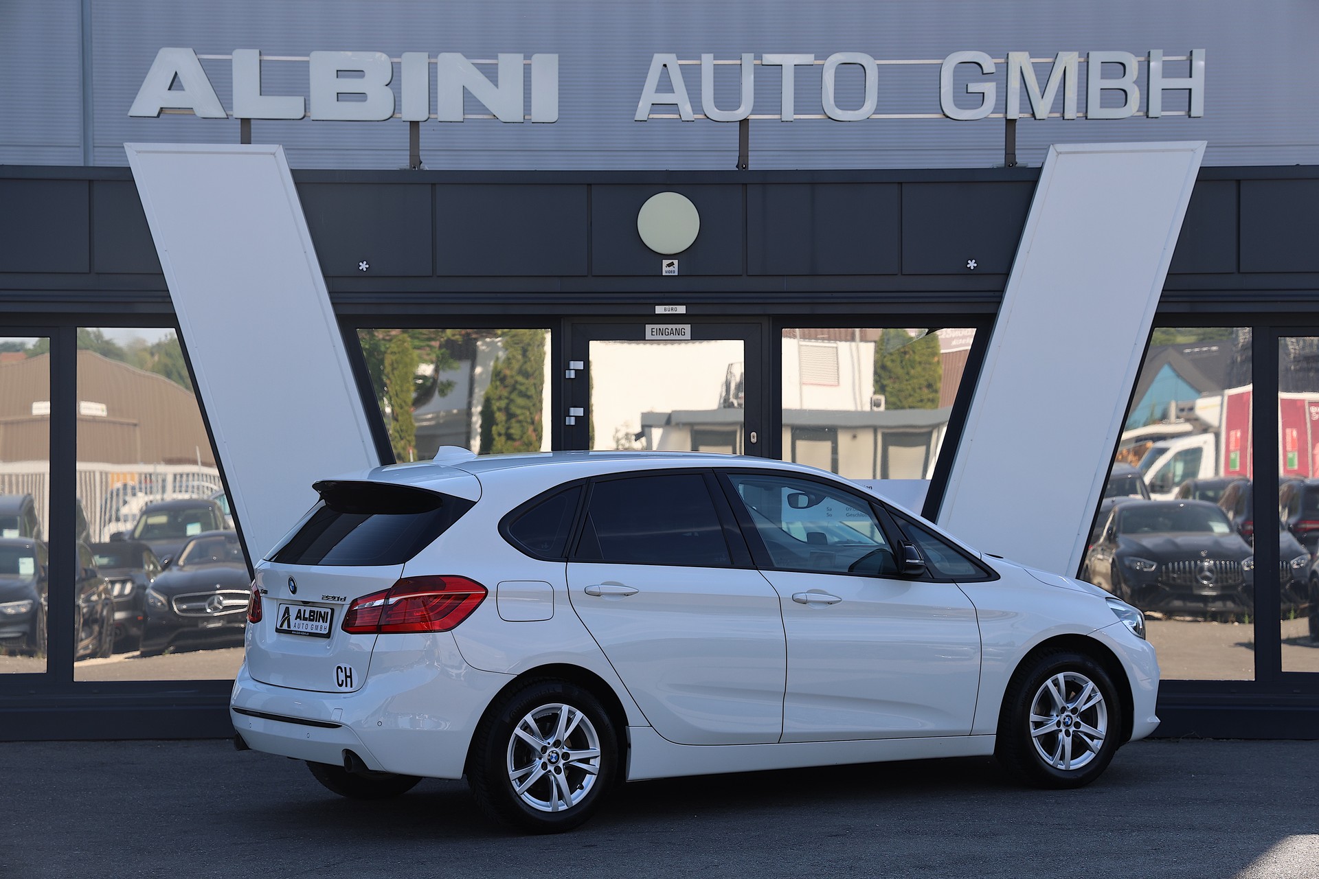 BMW 220d xDrive Active Tourer Sport Line Steptronic-image-2