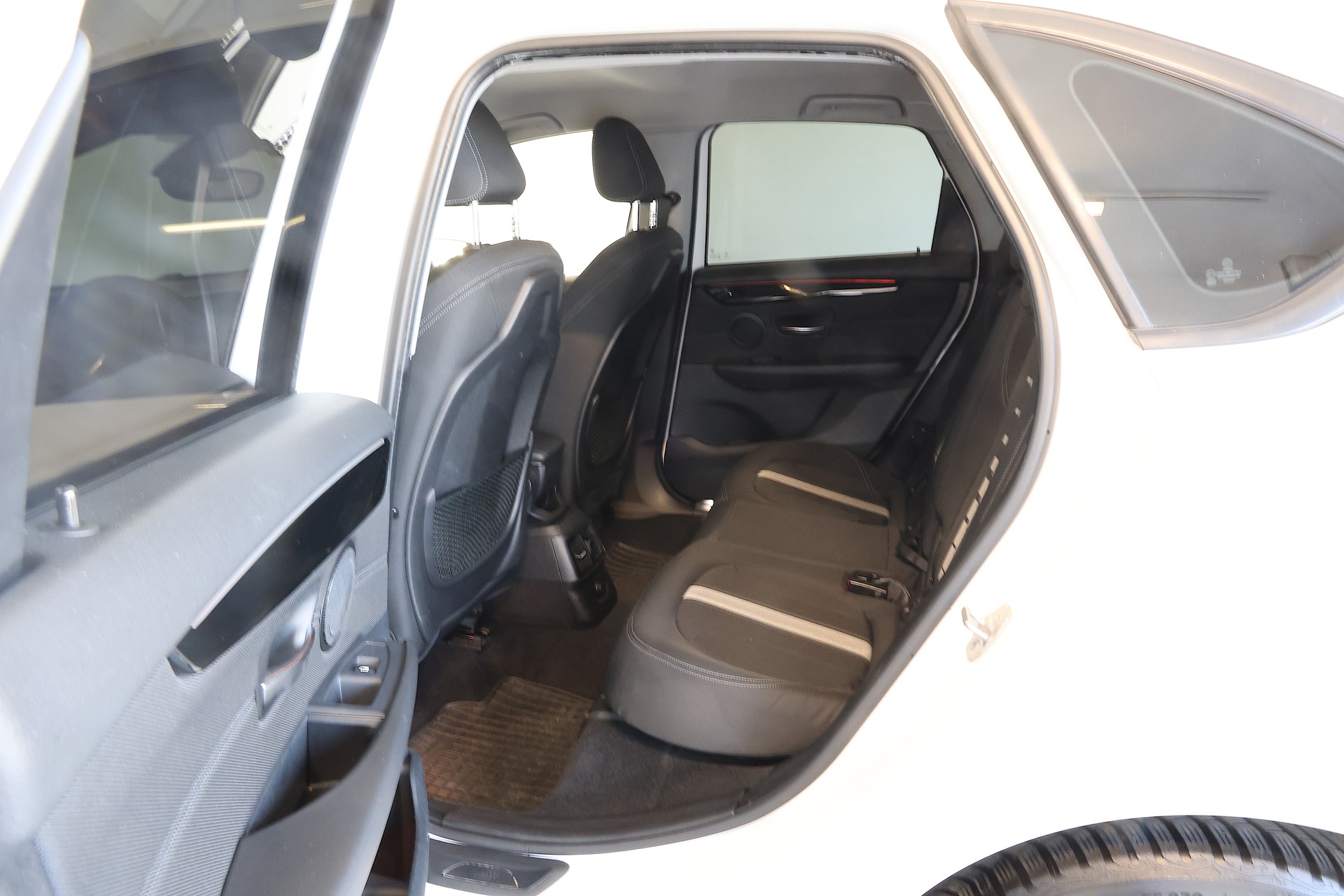 BMW 220d xDrive Active Tourer Sport Line Steptronic-image-15