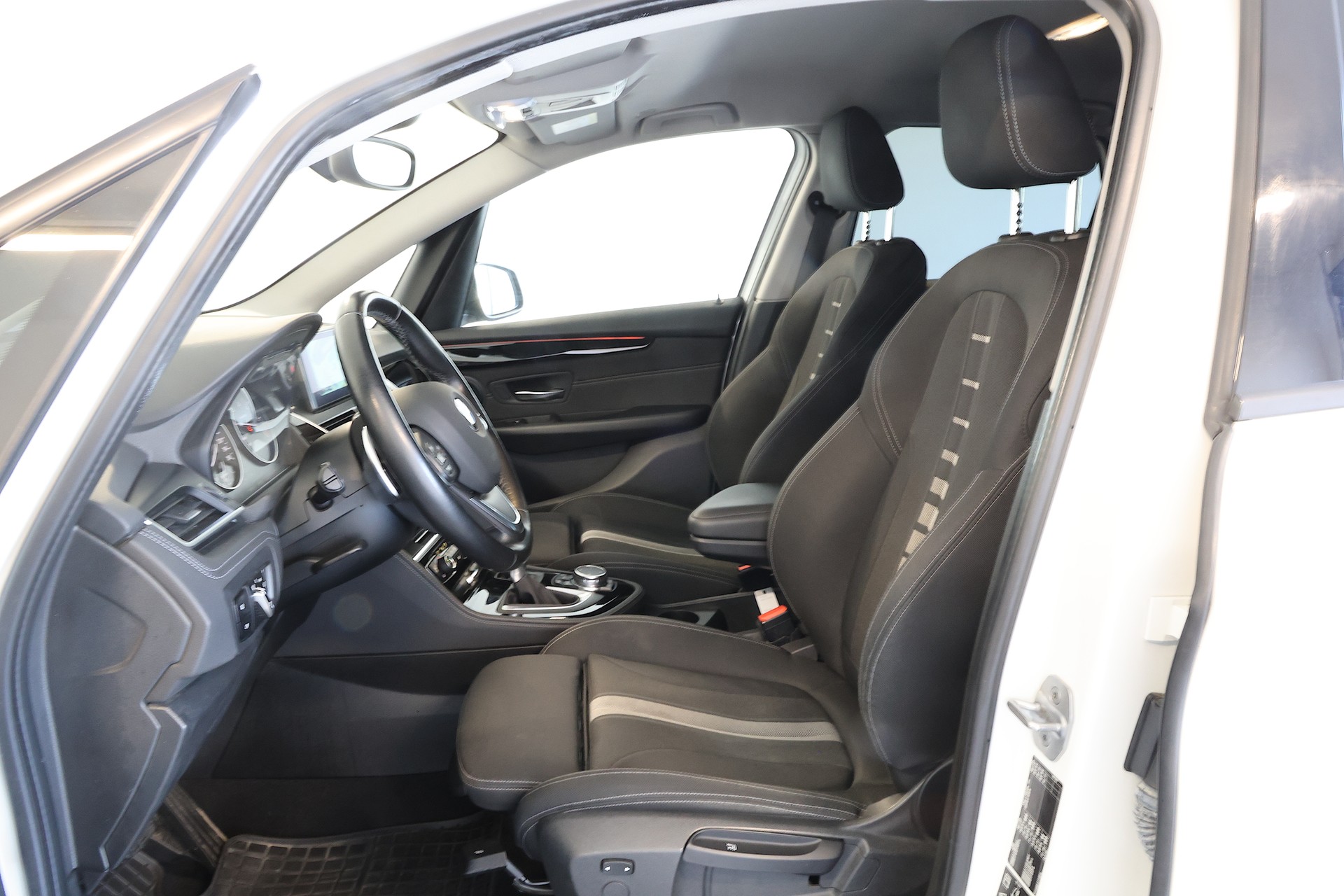 BMW 220d xDrive Active Tourer Sport Line Steptronic-image-6