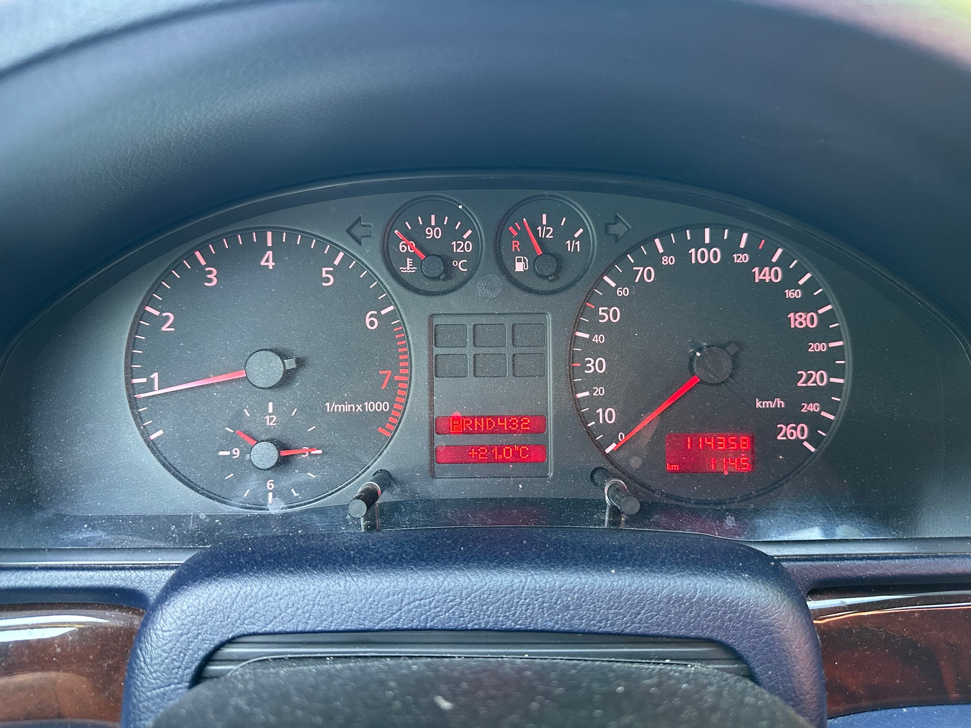 AUDI A4 2.4 Ambition FIXPREIS-image-18