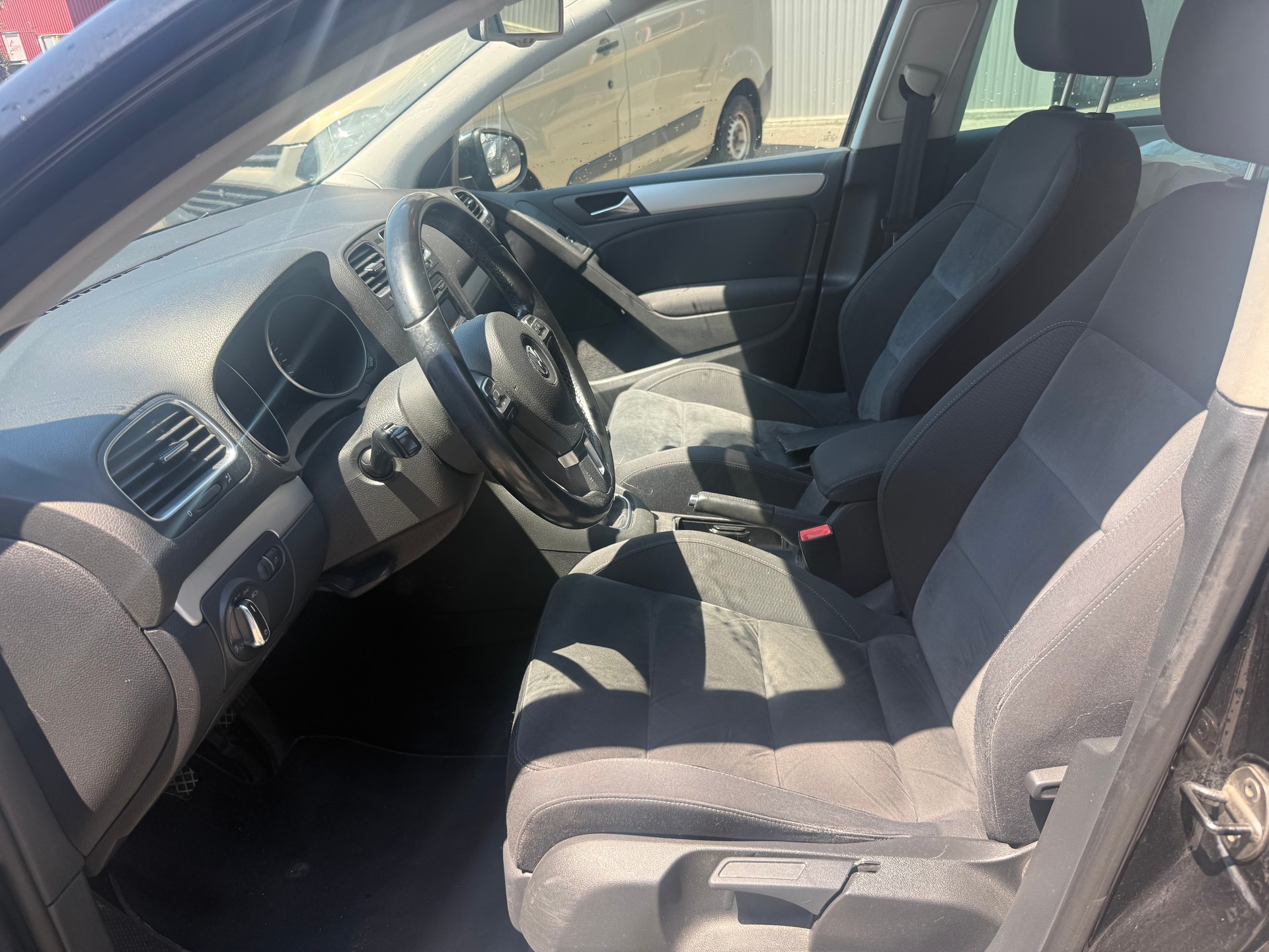VW Golf 2.0 TDI Comfortline 4Motion-image-5
