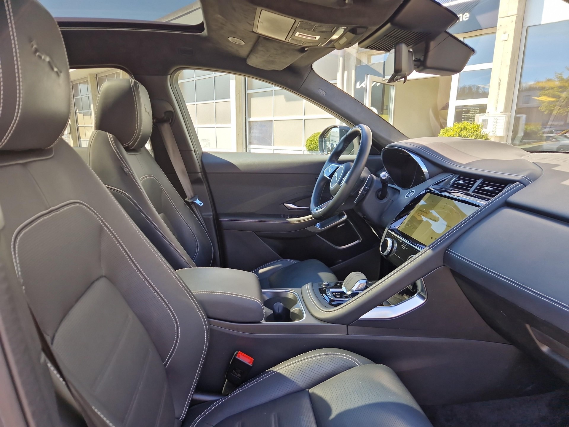 JAGUAR E-Pace 2.0 I4 250 R-Dynamic HSE AWD-image-9