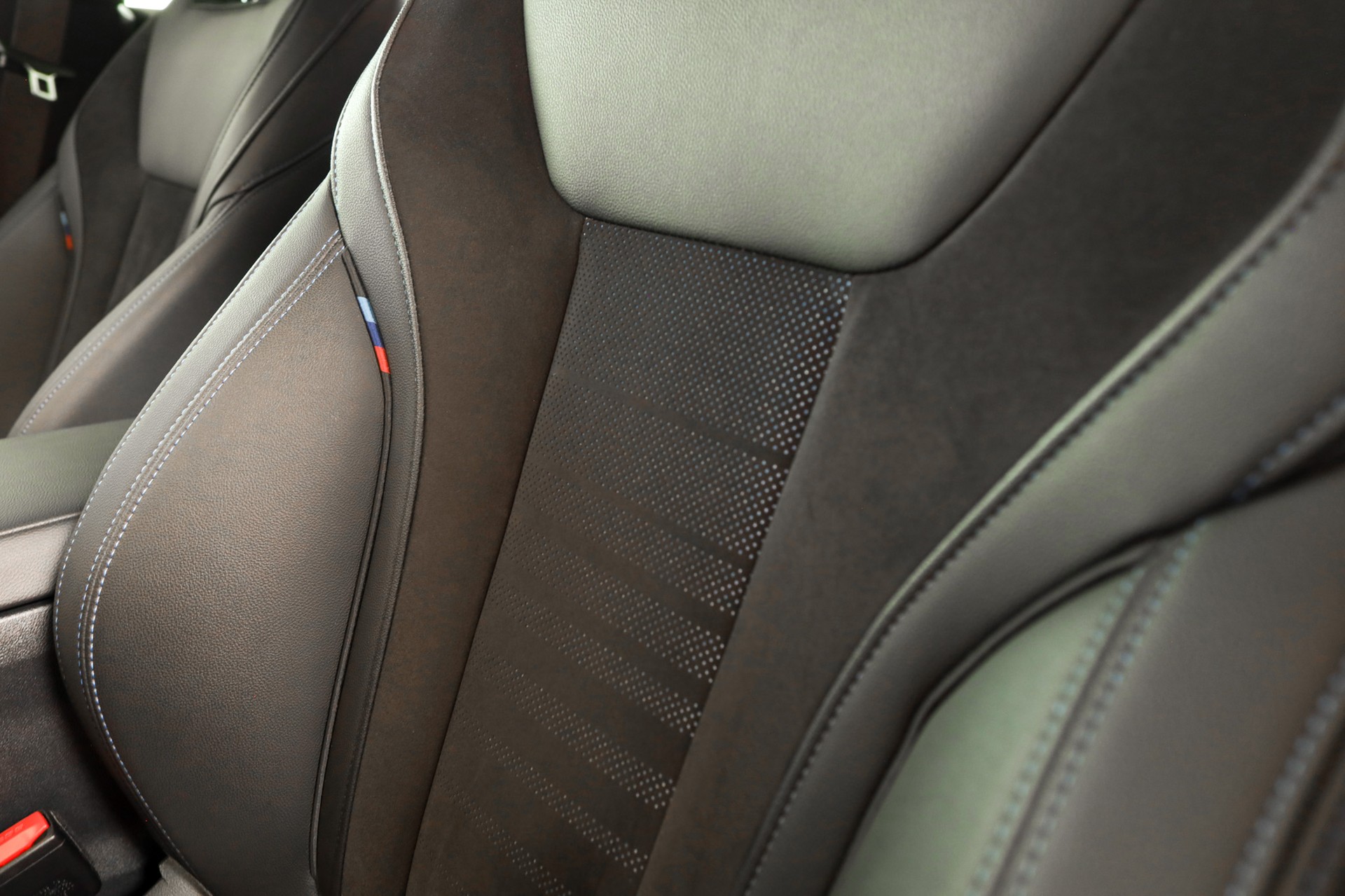 BMW i4 eDrive 35 M Sport Pro-image-17