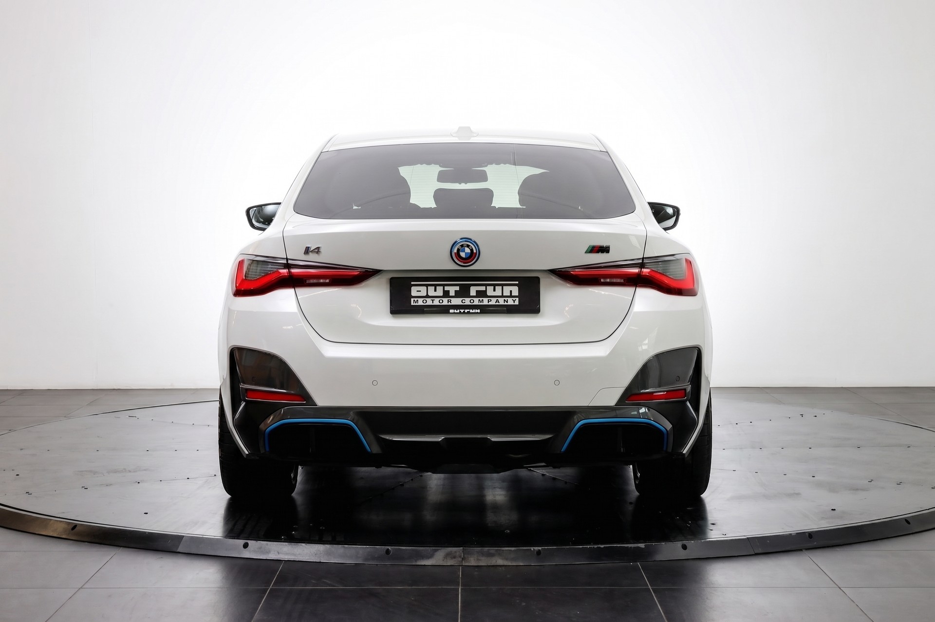 BMW i4 eDrive 35 M Sport Pro-image-5