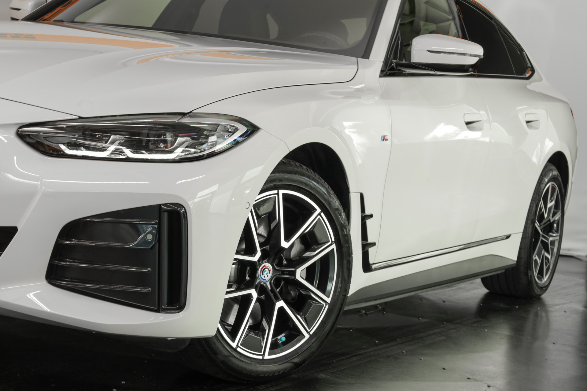 BMW i4 eDrive 35 M Sport Pro-image-6