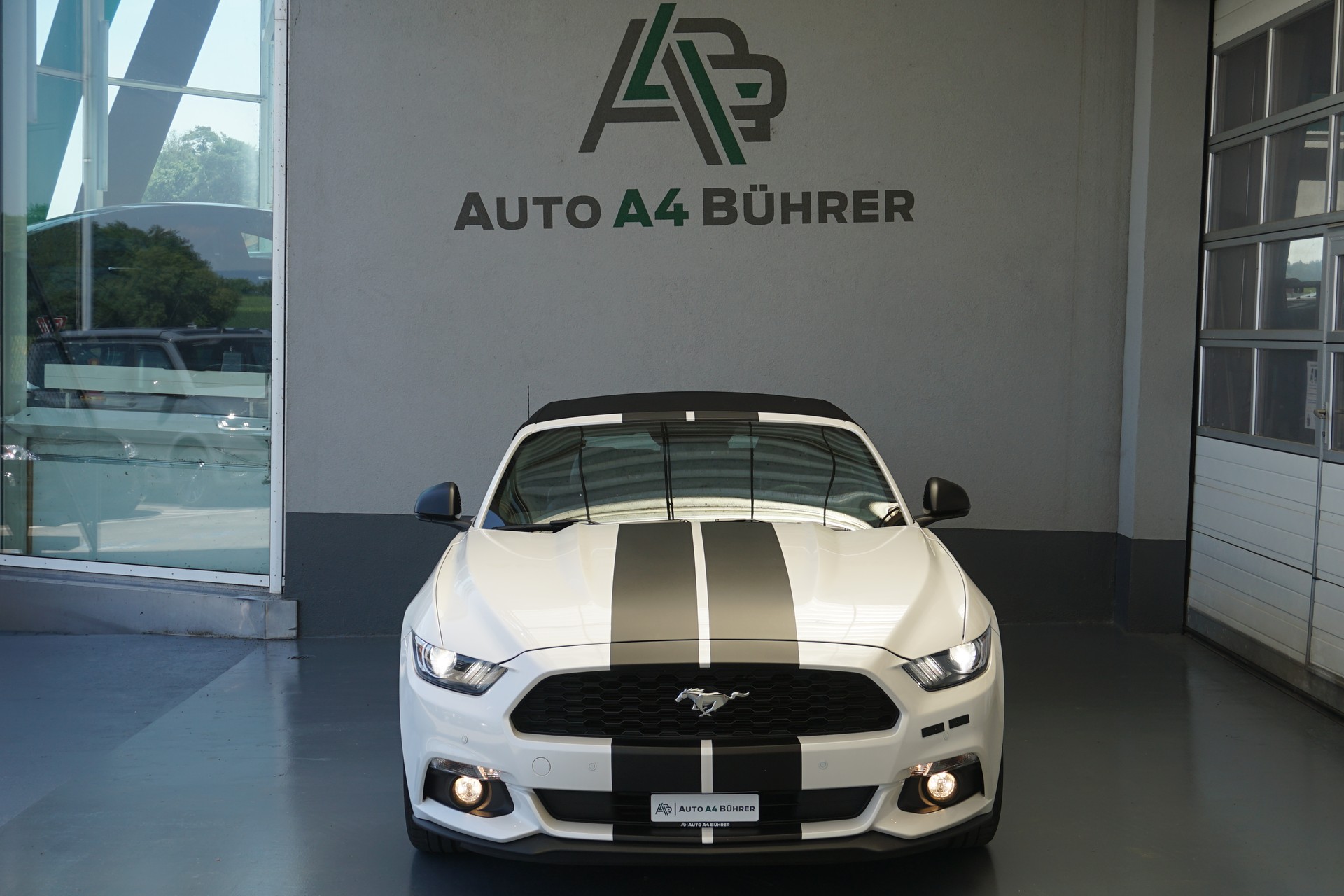 FORD Mustang Convertible 2.3 T Automat 317 PS-image-14