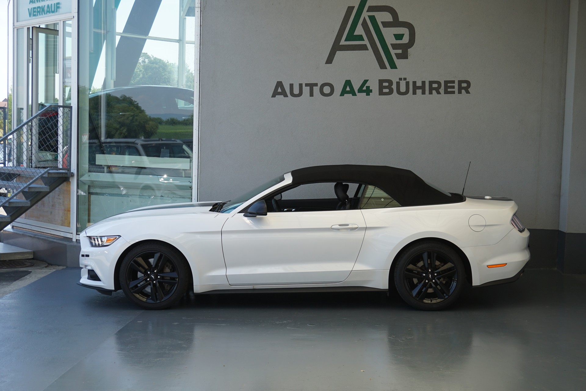 FORD Mustang Convertible 2.3 T Automat 317 PS-image-0