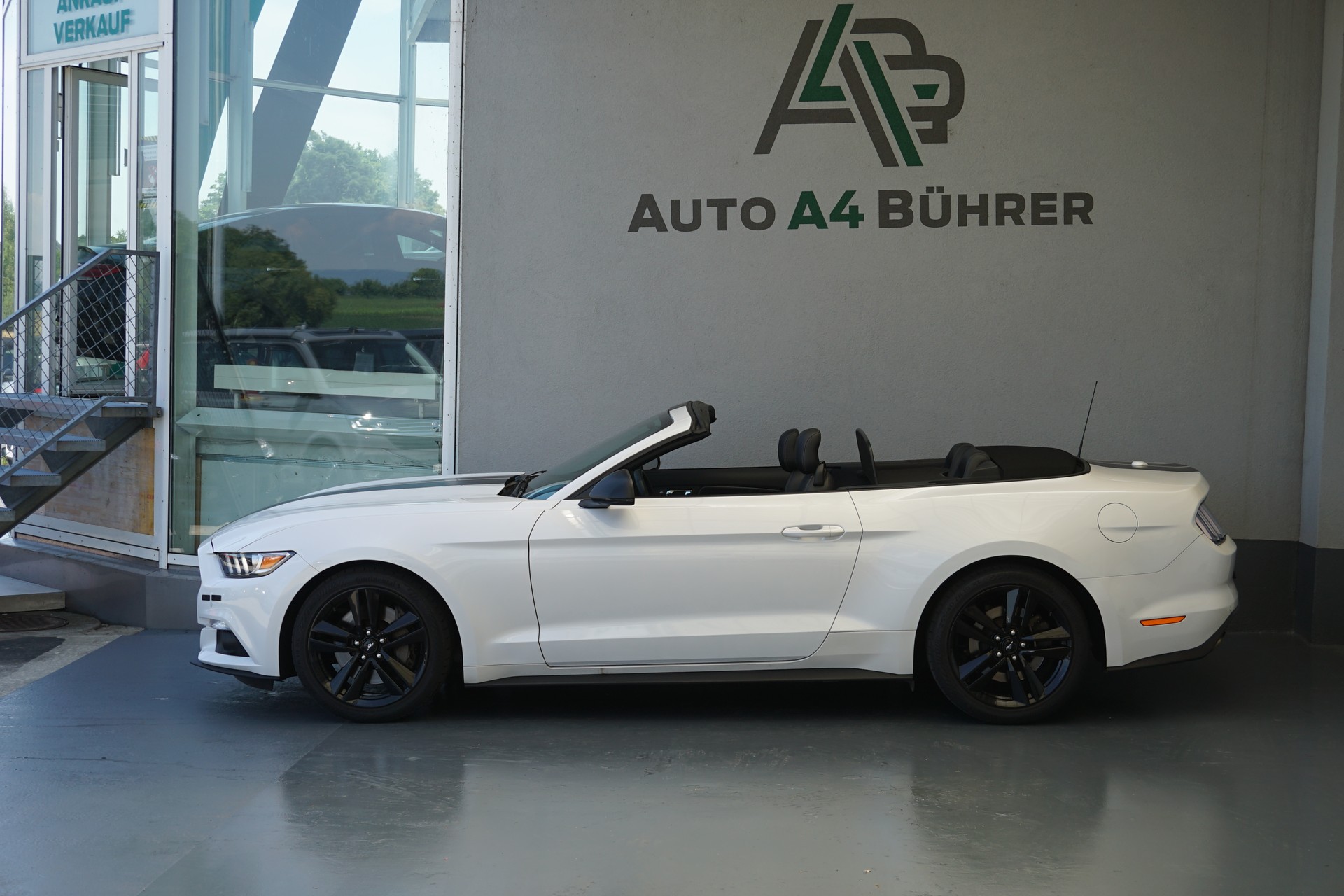 FORD Mustang Convertible 2.3 T Automat 317 PS-image-1