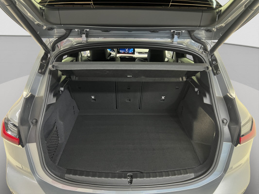 BMW 223i Active Tourer-image-13