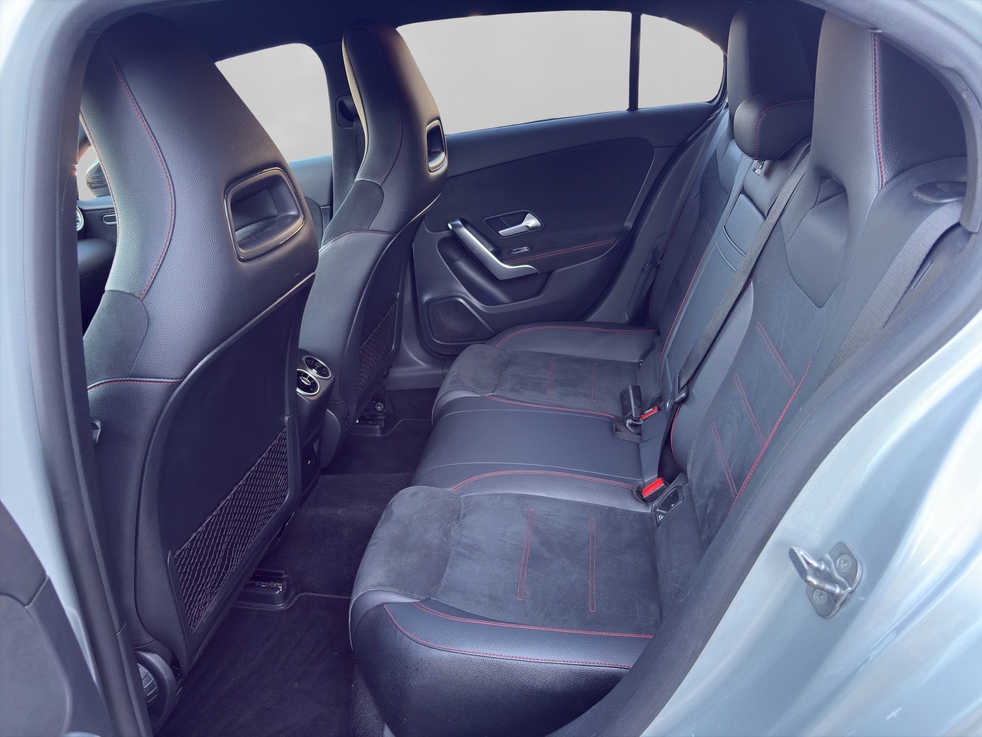MERCEDES-BENZ A 200 d AMG Line 8G-DCT-image-12