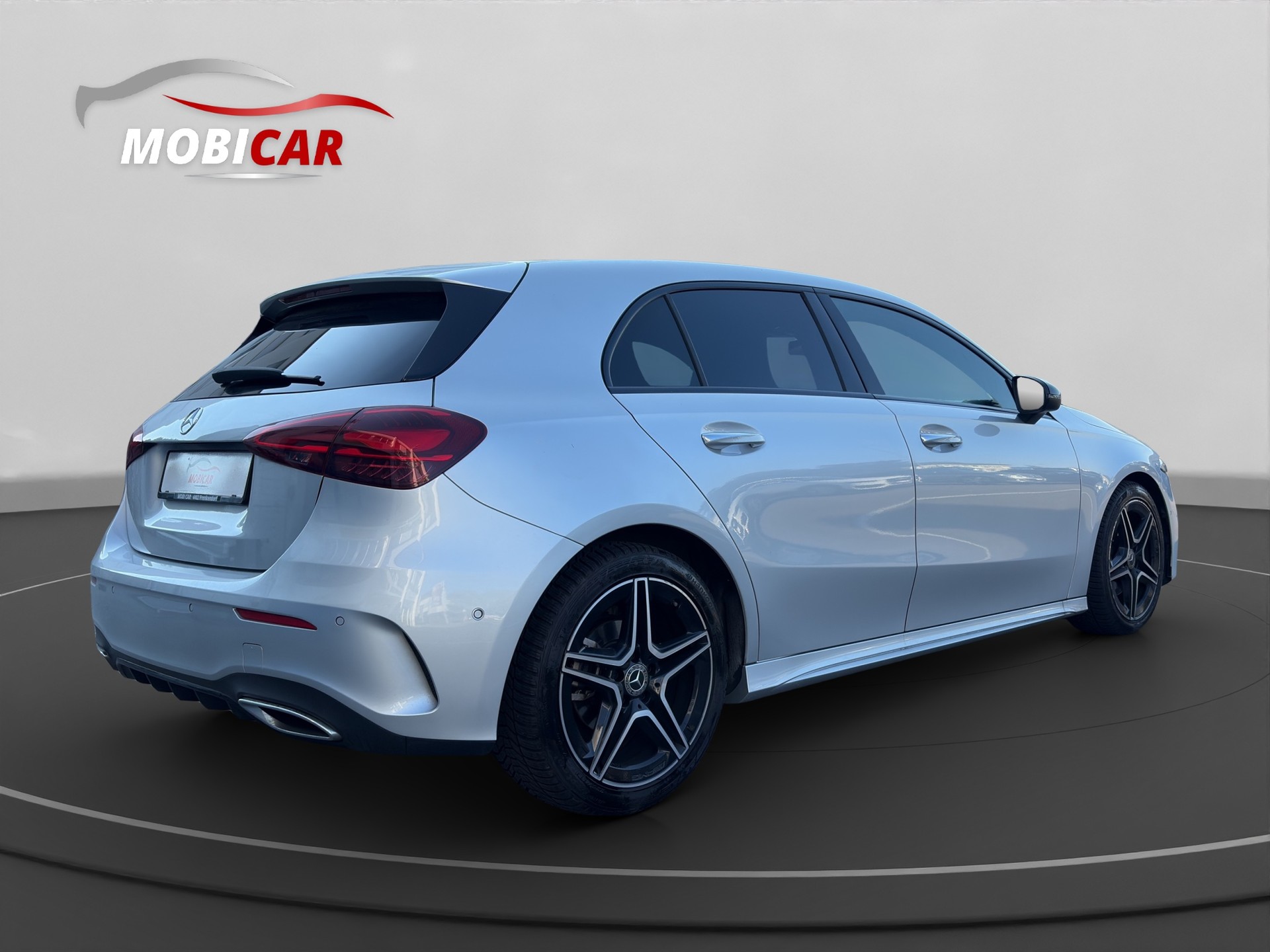 MERCEDES-BENZ A 200 d AMG Line 8G-DCT-image-4