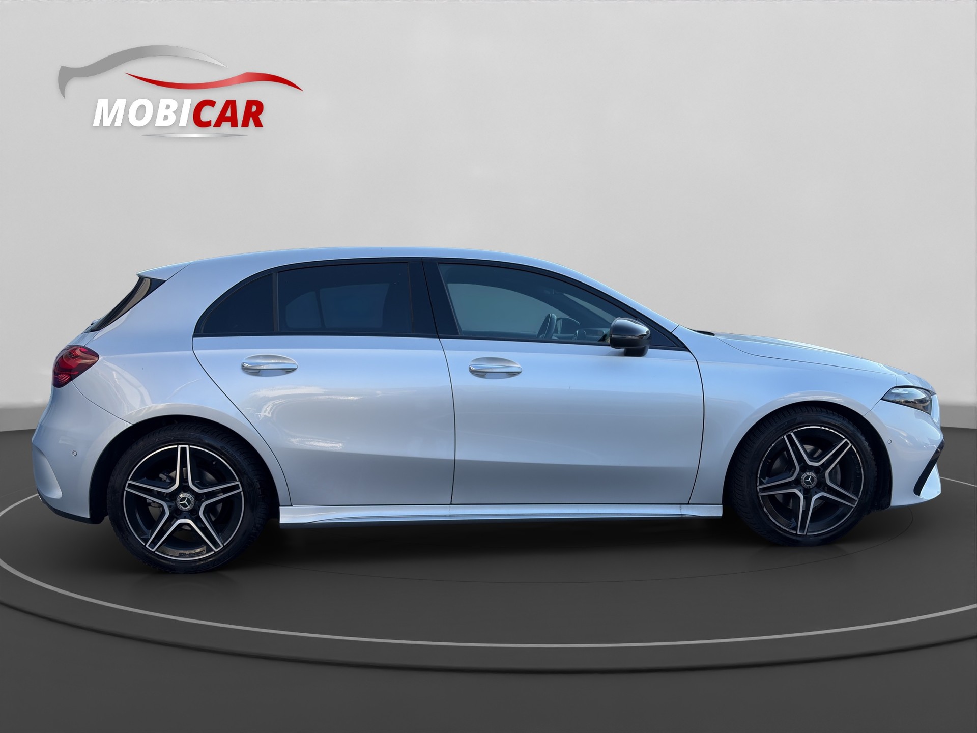 MERCEDES-BENZ A 200 d AMG Line 8G-DCT-image-5