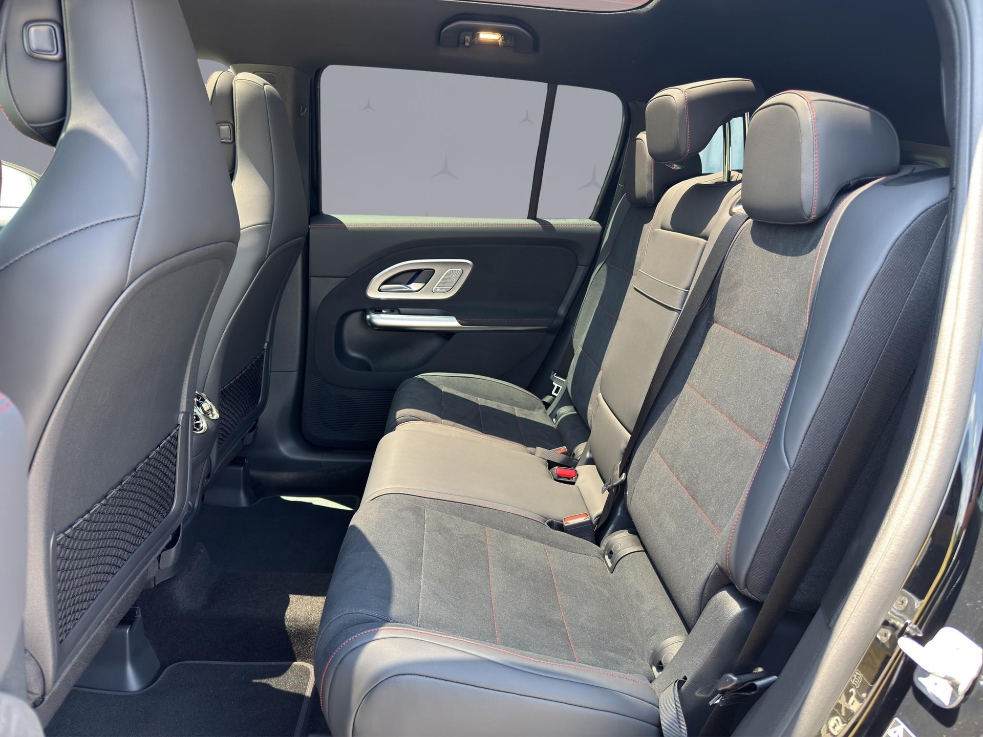 MERCEDES-BENZ GLB 220 4matic-image-13