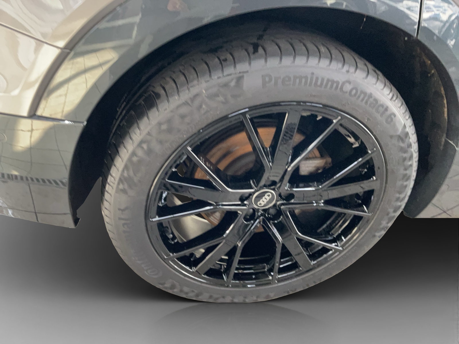 AUDI e-tron 55 Advanced Black Edition quattro-image-13