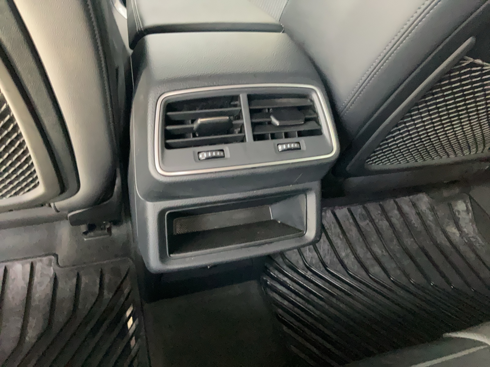 AUDI e-tron 55 Advanced Black Edition quattro-image-10