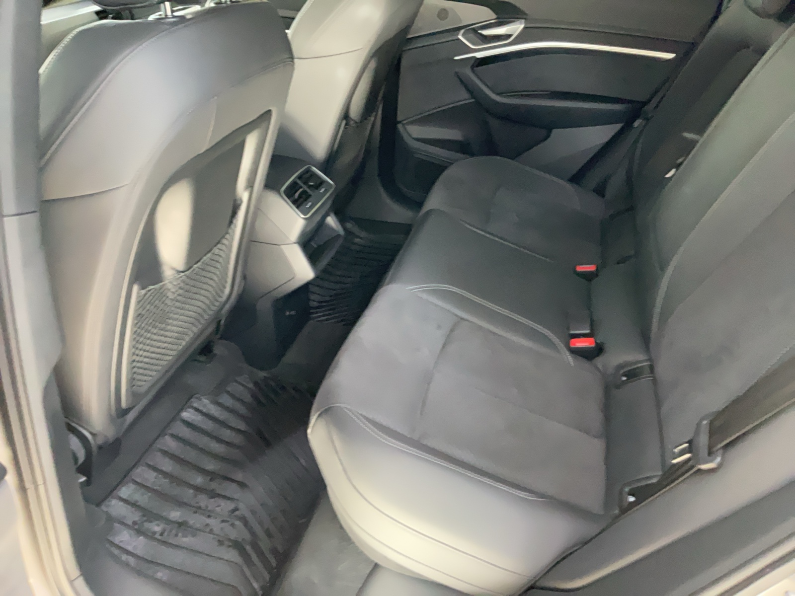 AUDI e-tron 55 Advanced Black Edition quattro-image-11