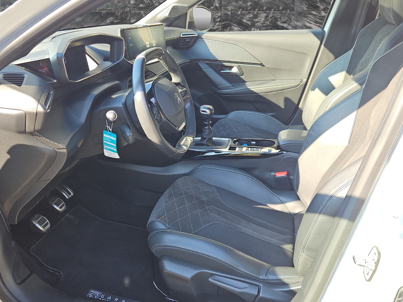 PEUGEOT 208 1.2 PureTech GT Pack-image-9