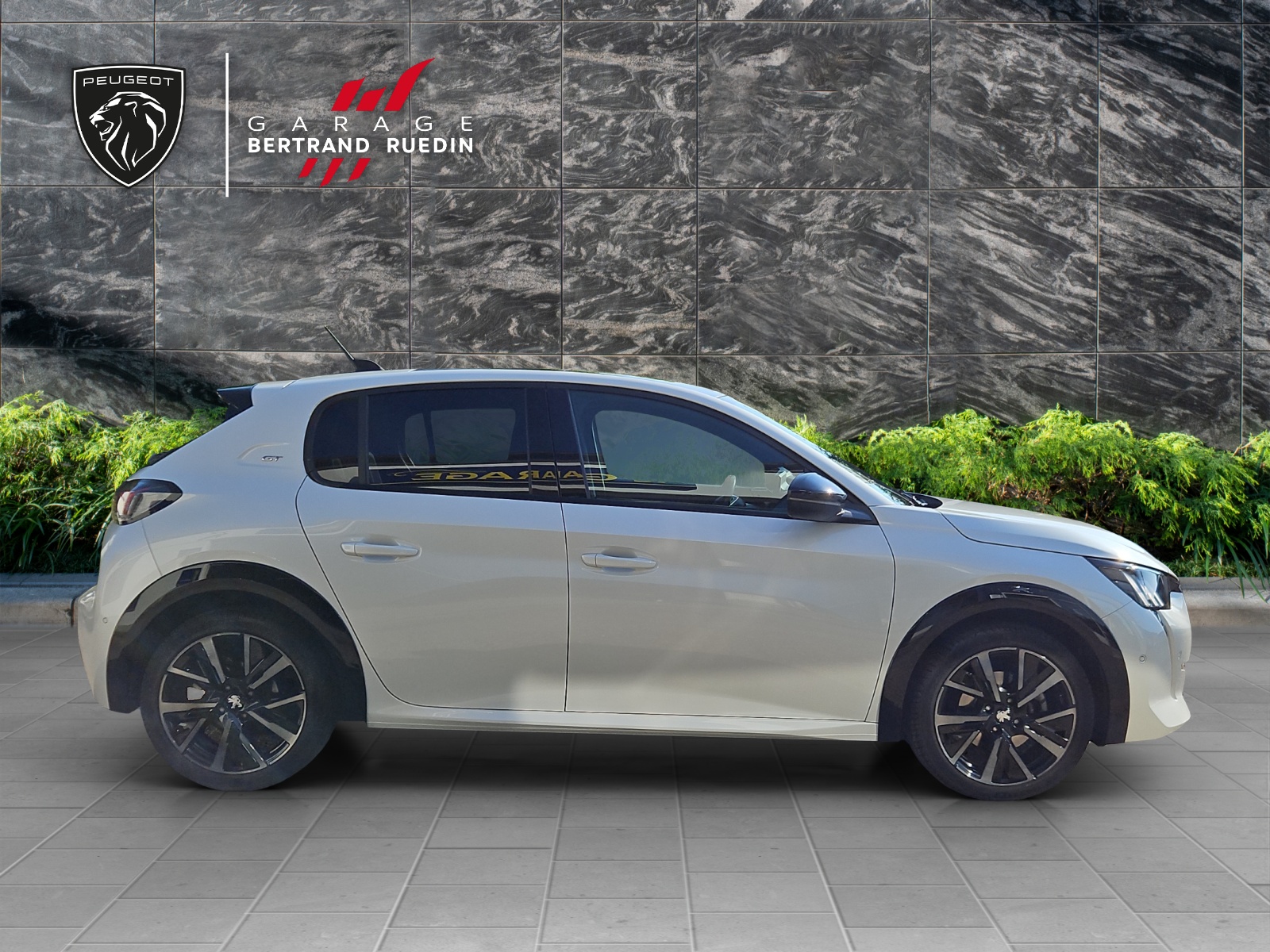 PEUGEOT 208 1.2 PureTech GT Pack-image-6