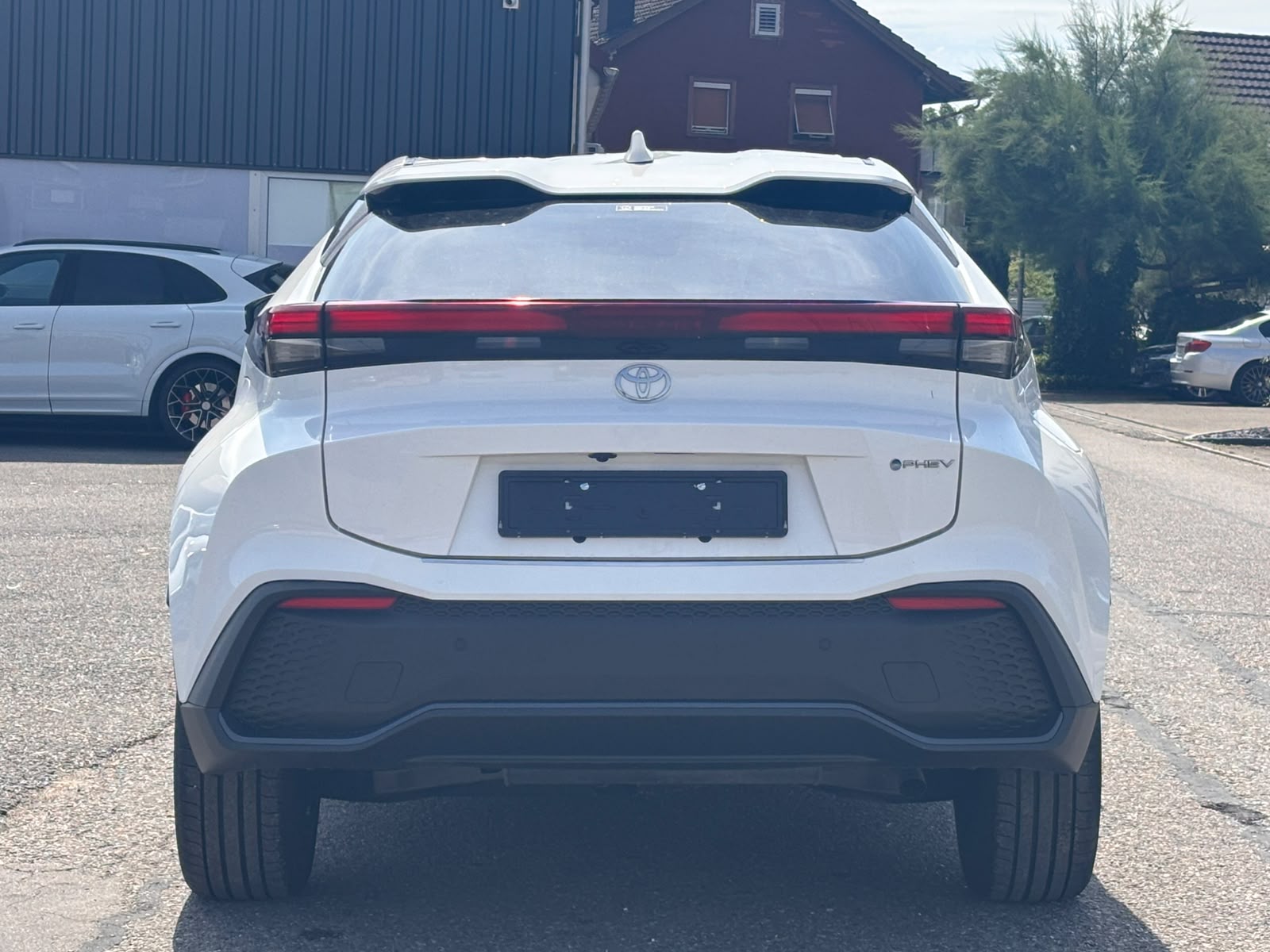 TOYOTA C-HR 2.0 PHEV CVT Swiss Edition-image-5