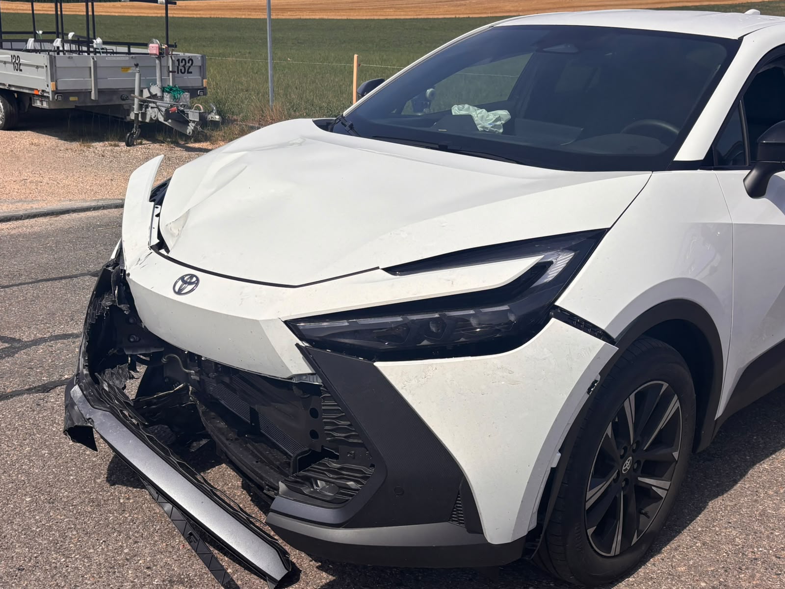 TOYOTA C-HR 2.0 PHEV CVT Swiss Edition-image-8