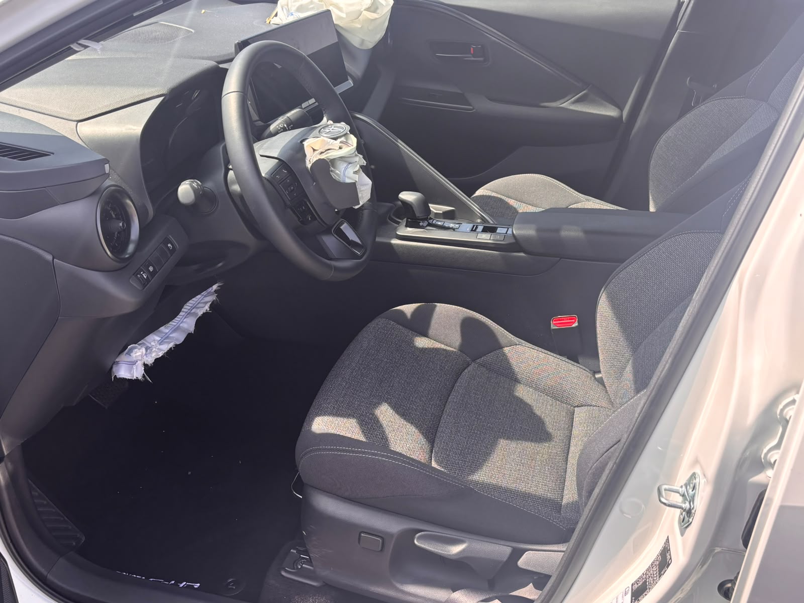 TOYOTA C-HR 2.0 PHEV CVT Swiss Edition-image-10