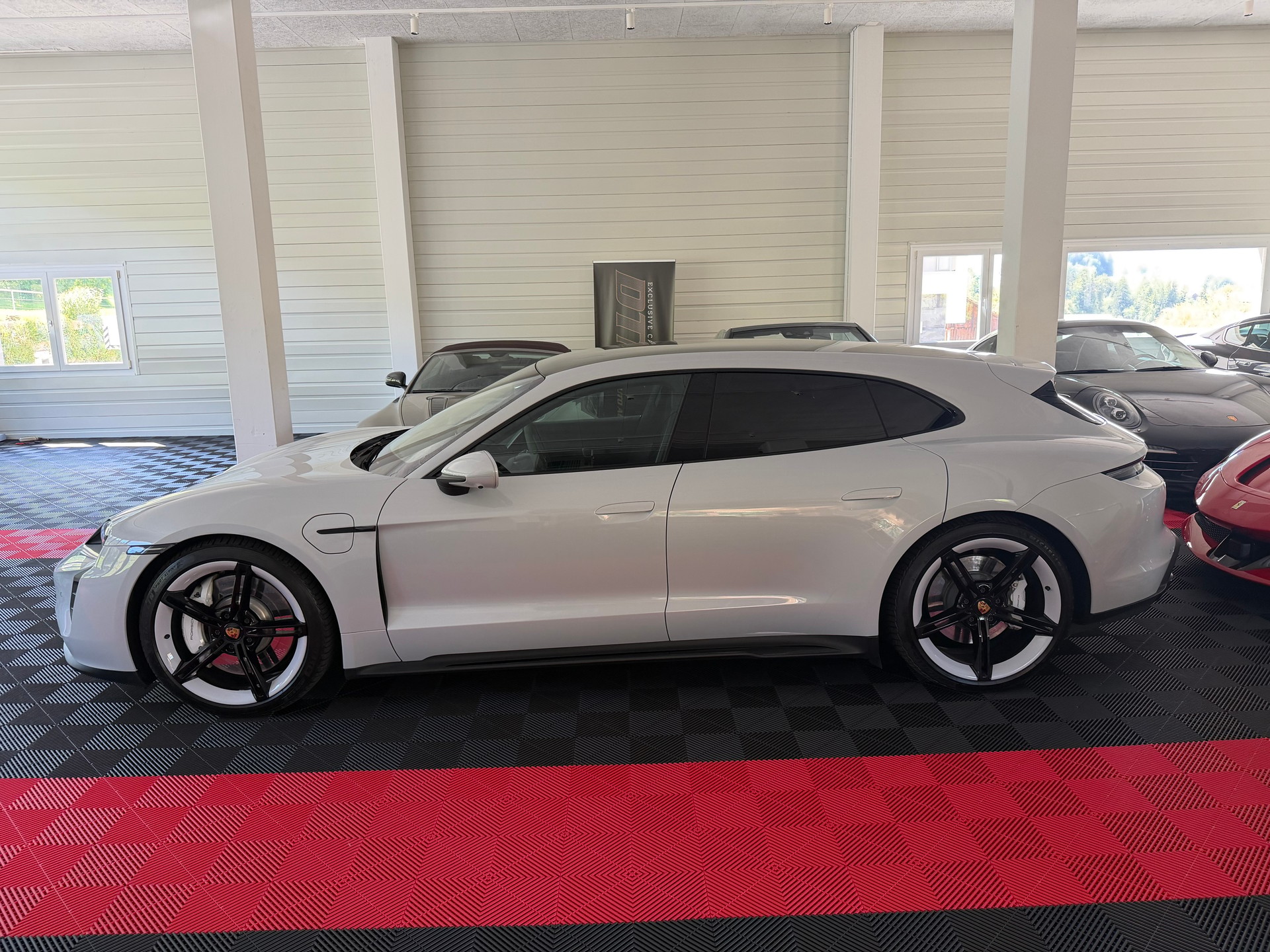 PORSCHE Taycan GTS Sport Turismo Performance Plus-showroom-element-1
