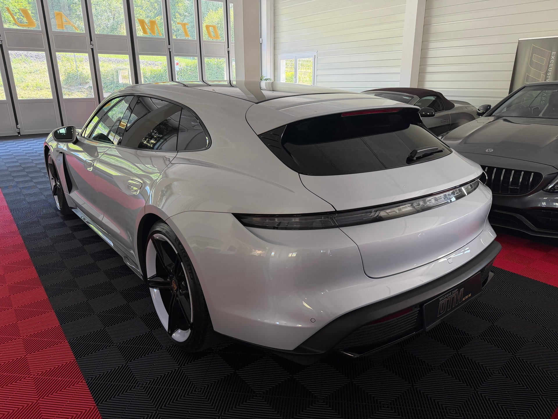 PORSCHE Taycan GTS Sport Turismo Performance Plus-showroom-element-2