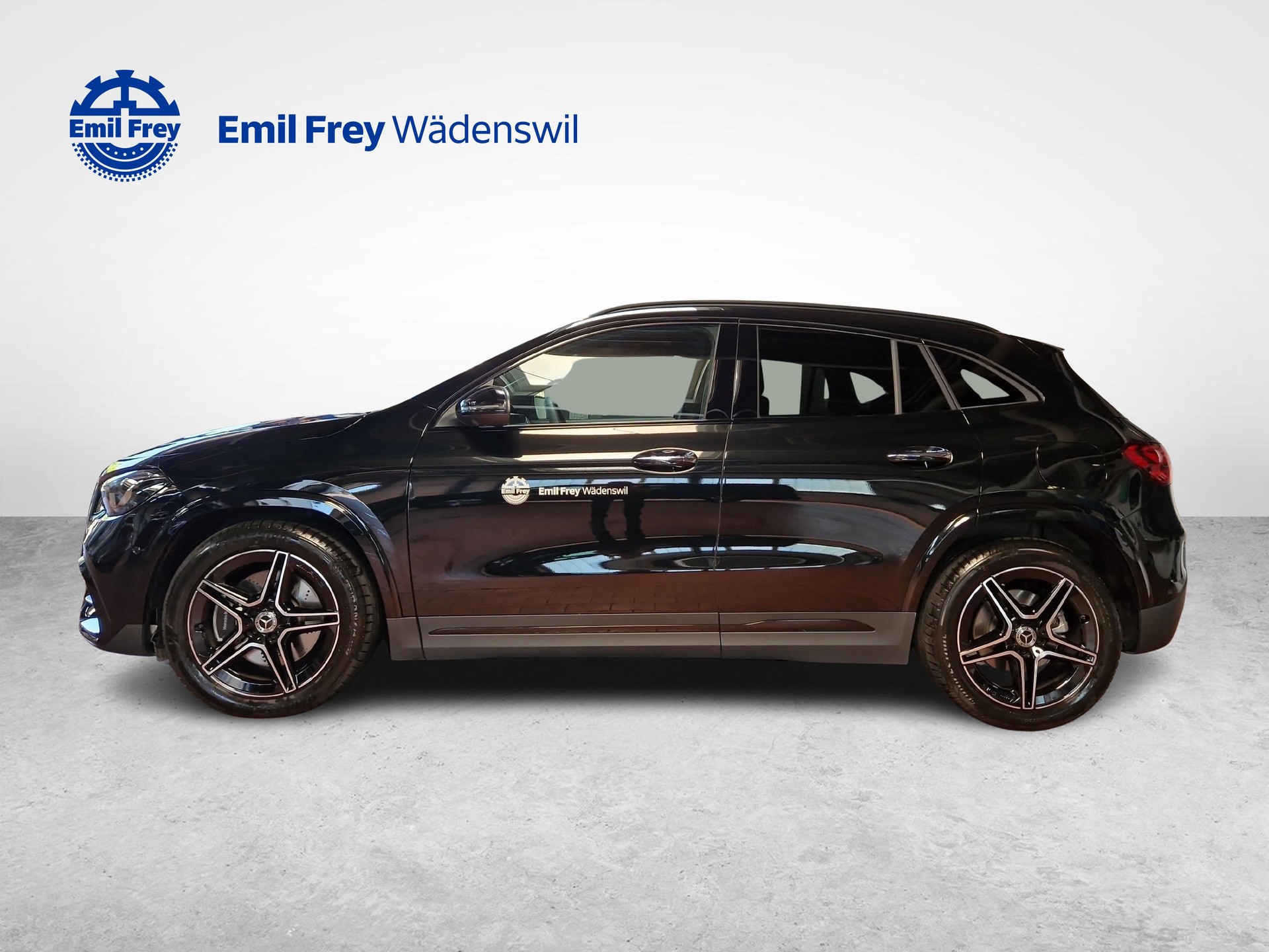 MERCEDES-BENZ GLA 250 4MATIC Swiss Star AMG Line-showroom-element-1