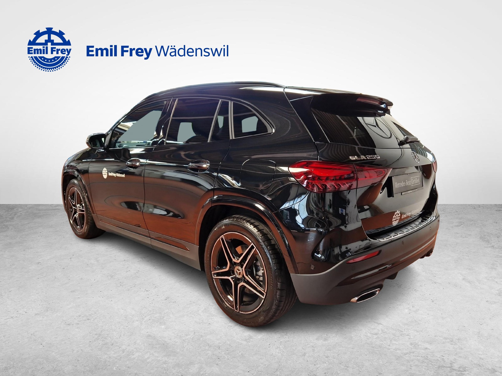 MERCEDES-BENZ GLA 250 4MATIC Swiss Star AMG Line-showroom-element-2