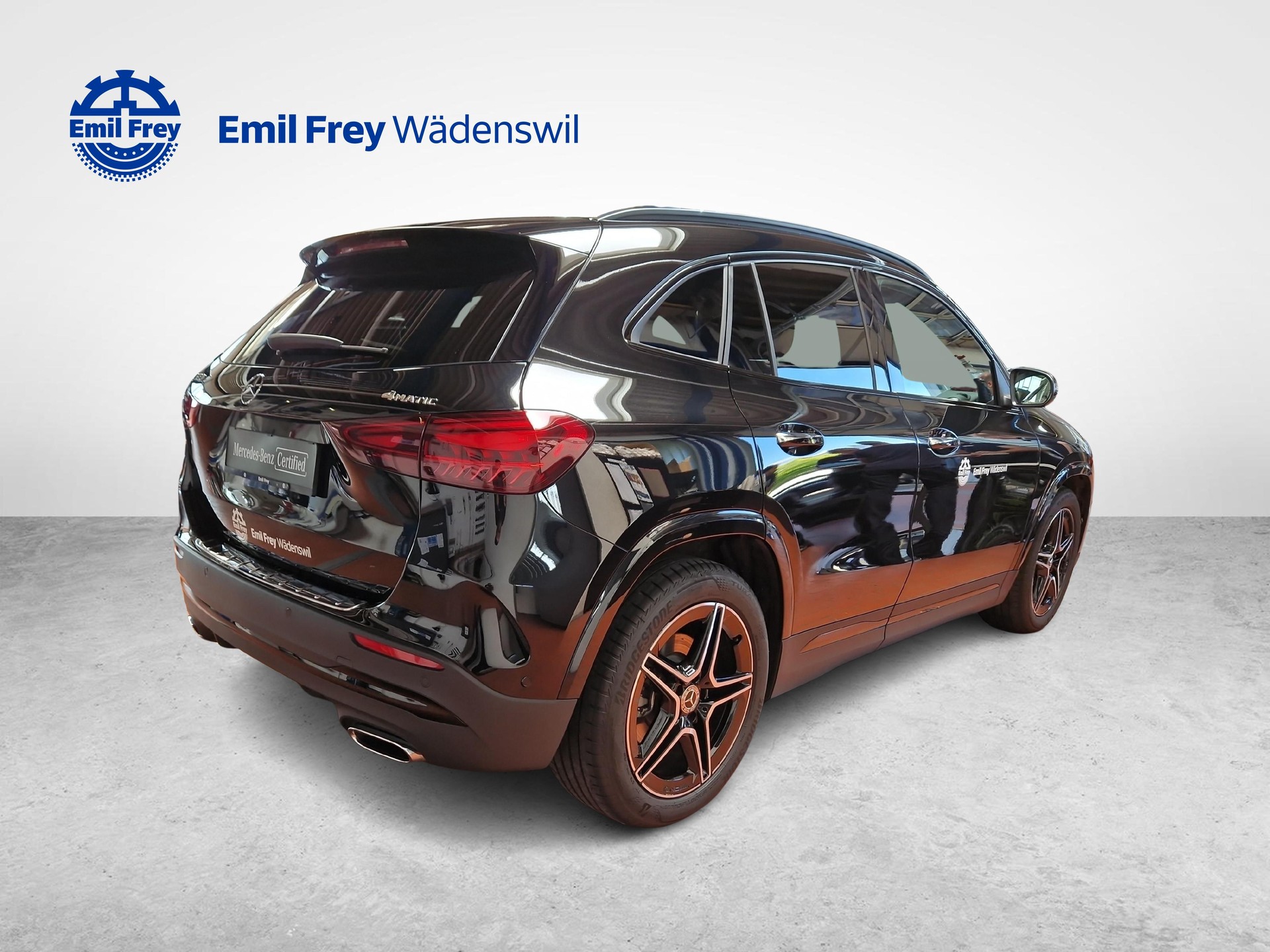 MERCEDES-BENZ GLA 250 4MATIC Swiss Star AMG Line-showroom-element-3