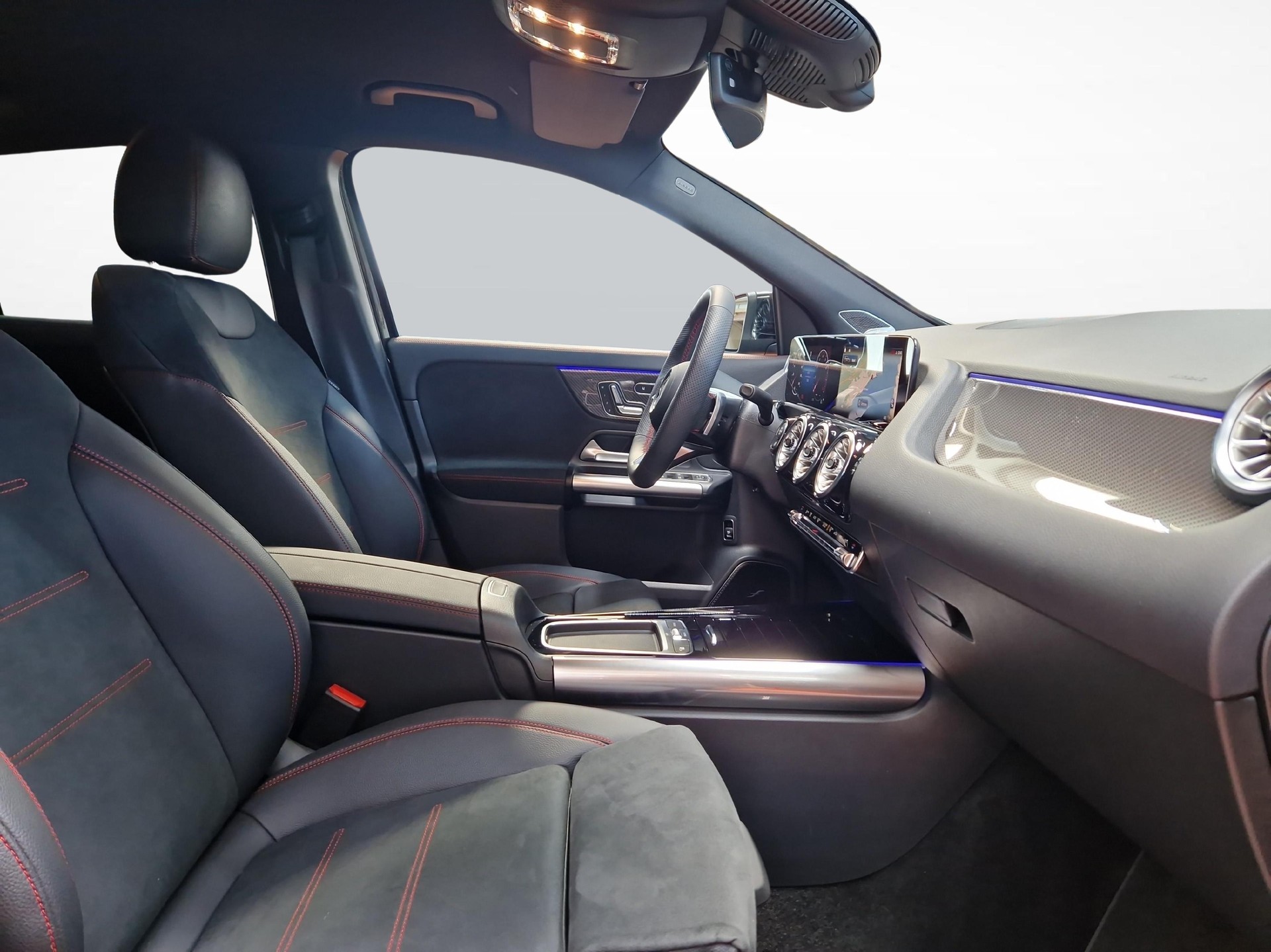 MERCEDES-BENZ GLA 250 4MATIC Swiss Star AMG Line-image-6