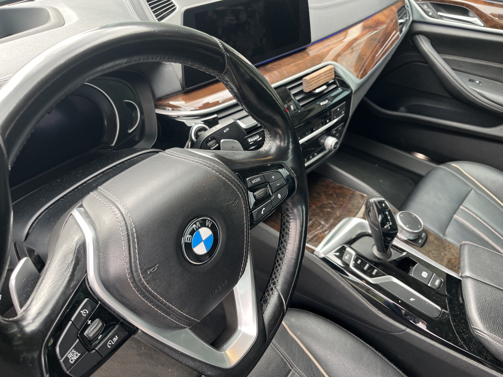 BMW 520d xDrive paddles-image-8