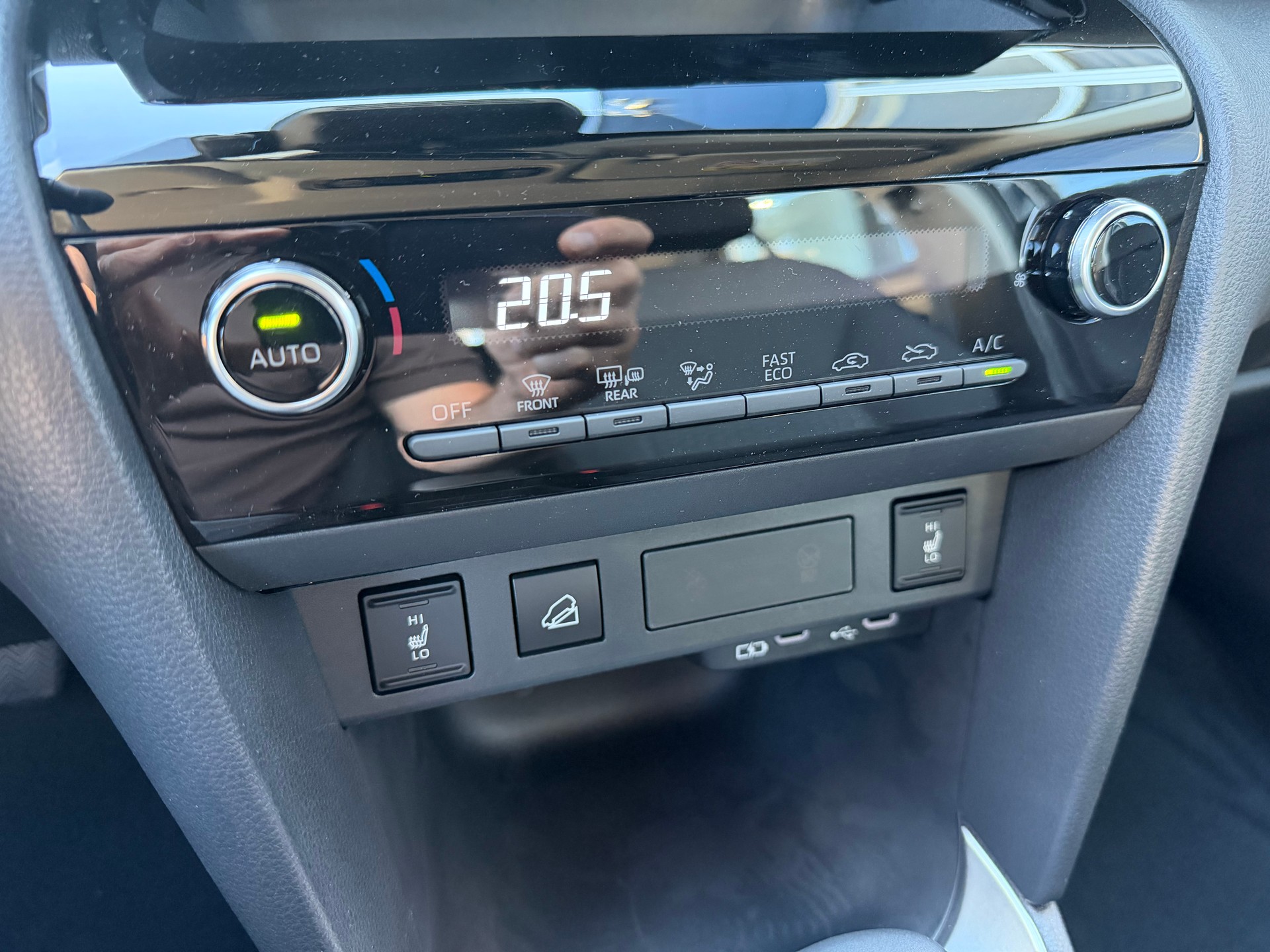 TOYOTA Yaris Cross 1.5 Comfort AWDi e-CVT-image-20