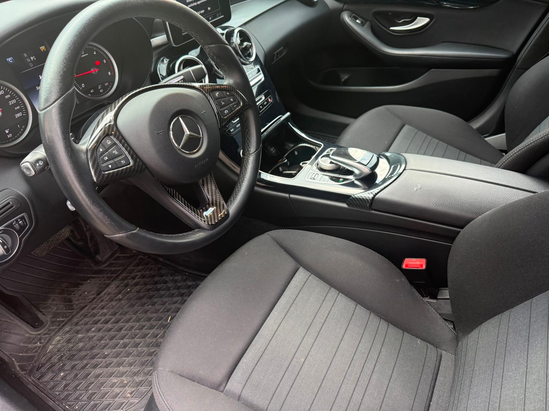 MERCEDES-BENZ C 180 BlueTEC AMG Line 7G-Tronic-image-8